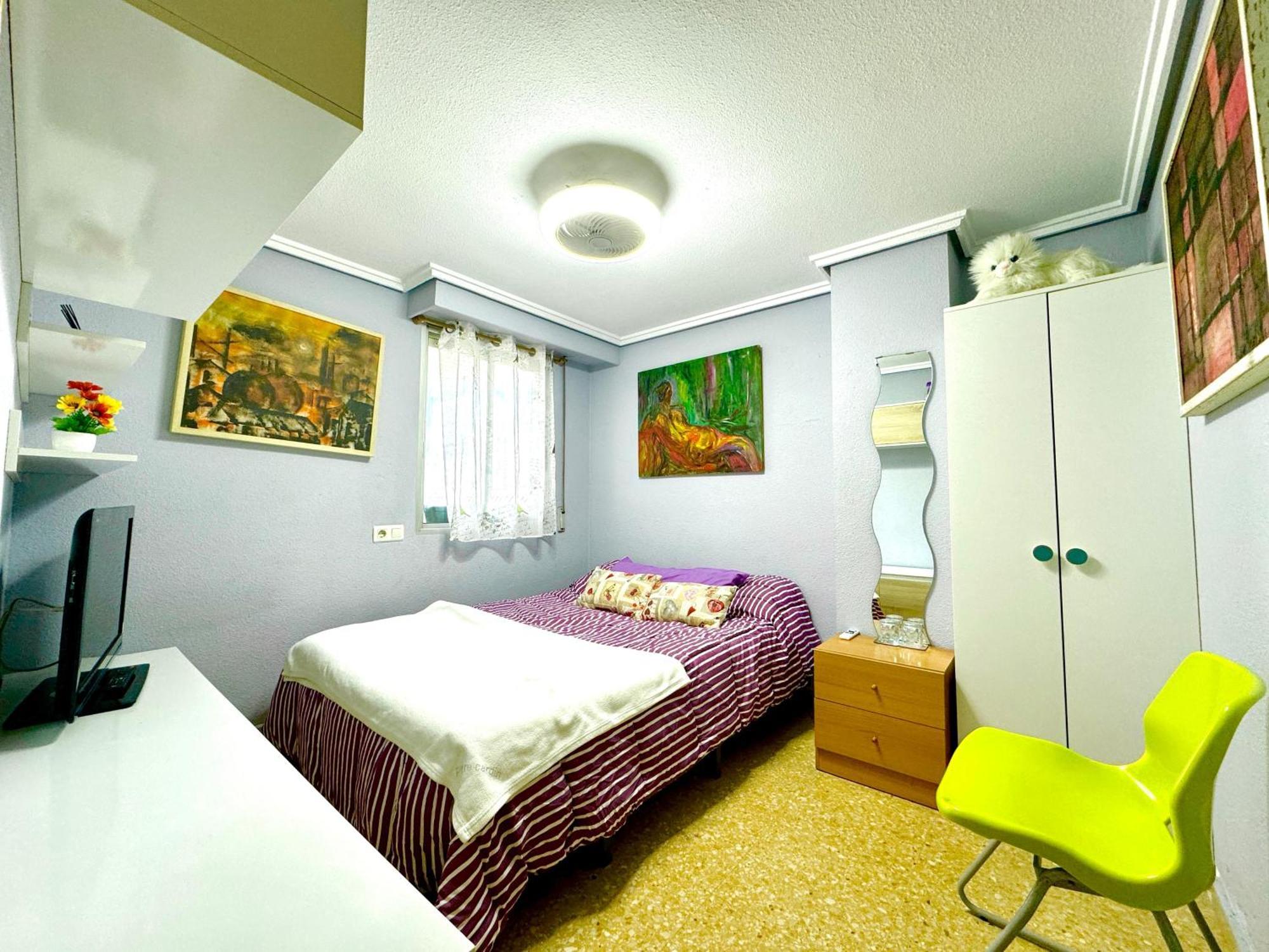 Blasco Ibanez Double With Private Bathroom In Shared Homestay *