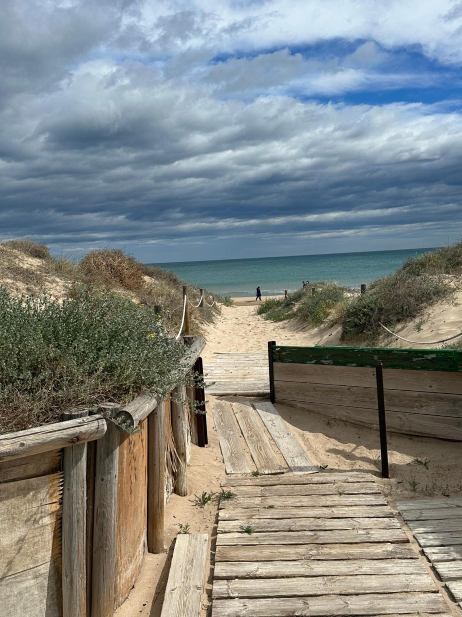 Adosado En La Playa De El Perellonet Con Piscina, Pista Tenis