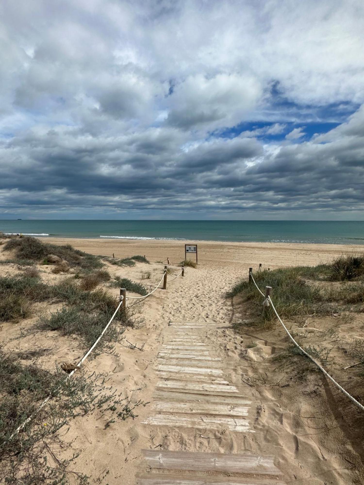 Ferienhaus Adosado En La Playa De El Perellonet Con Piscina, Pista Tenis