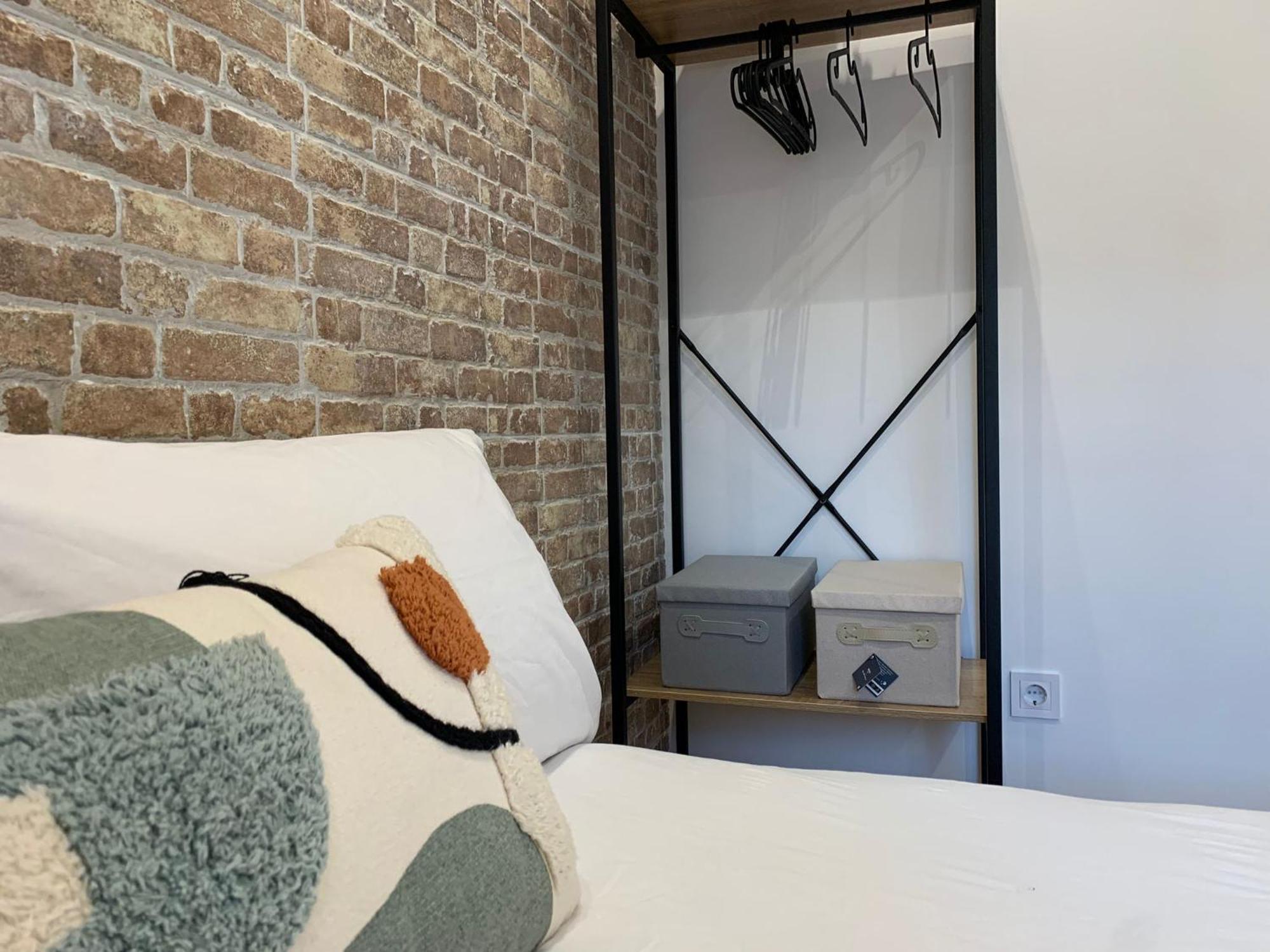 Valencia Beach Rooms Homestay *