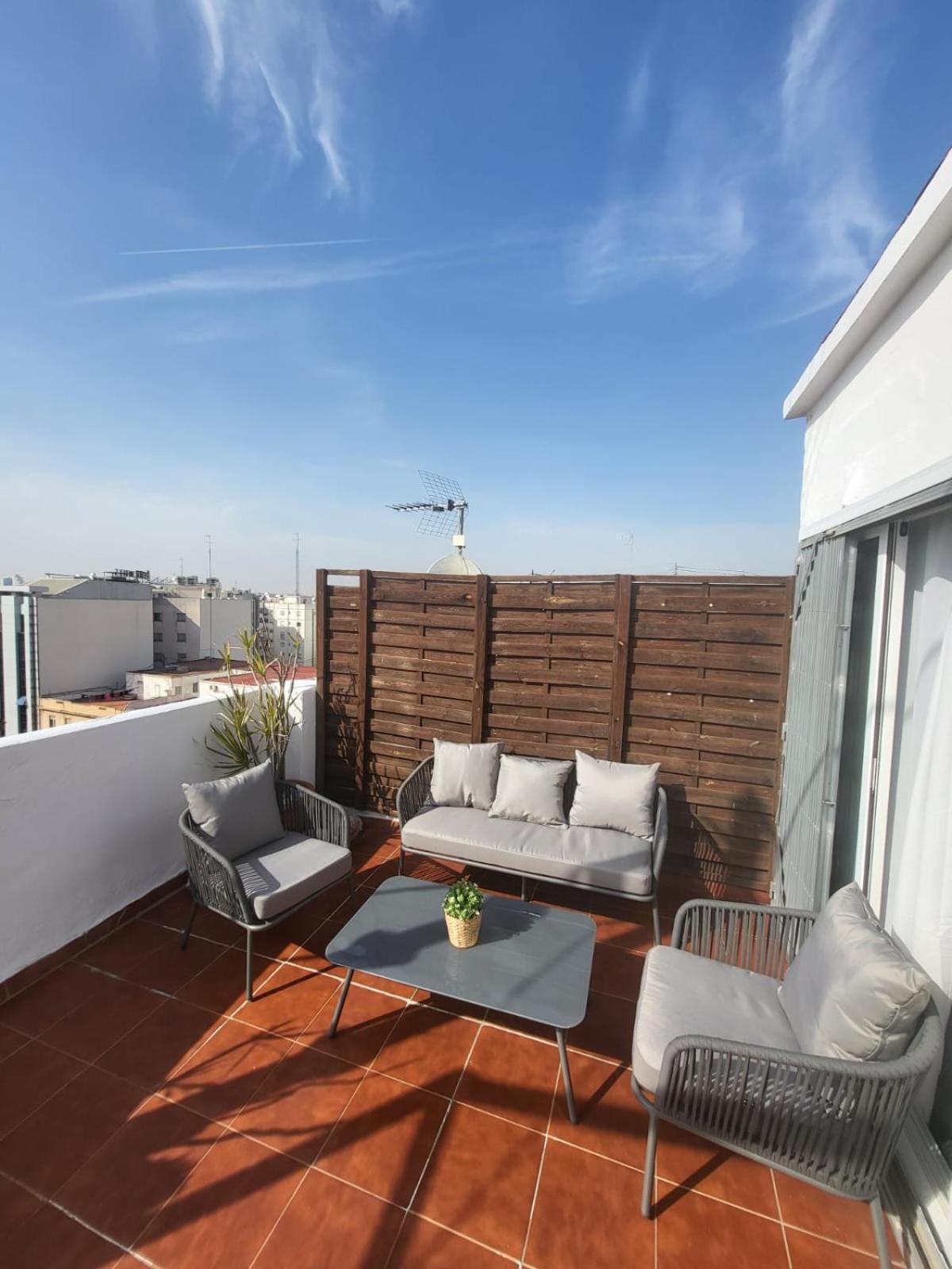 Apartment Singularstays Valero Iii