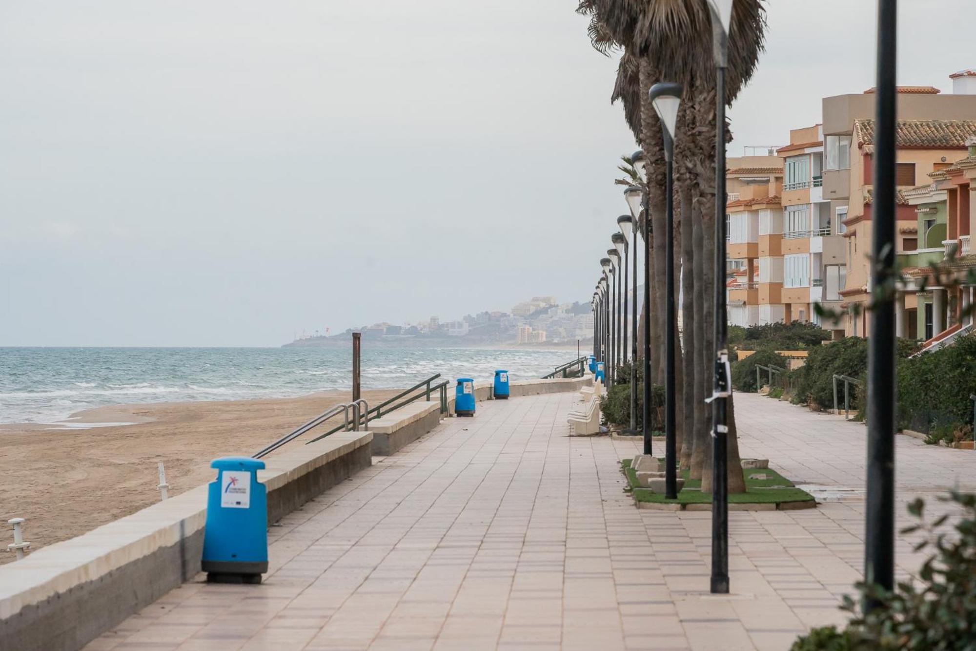 Ocean's Whisper: Les Palmeres Seaview Sanctuary Apartment Valencia