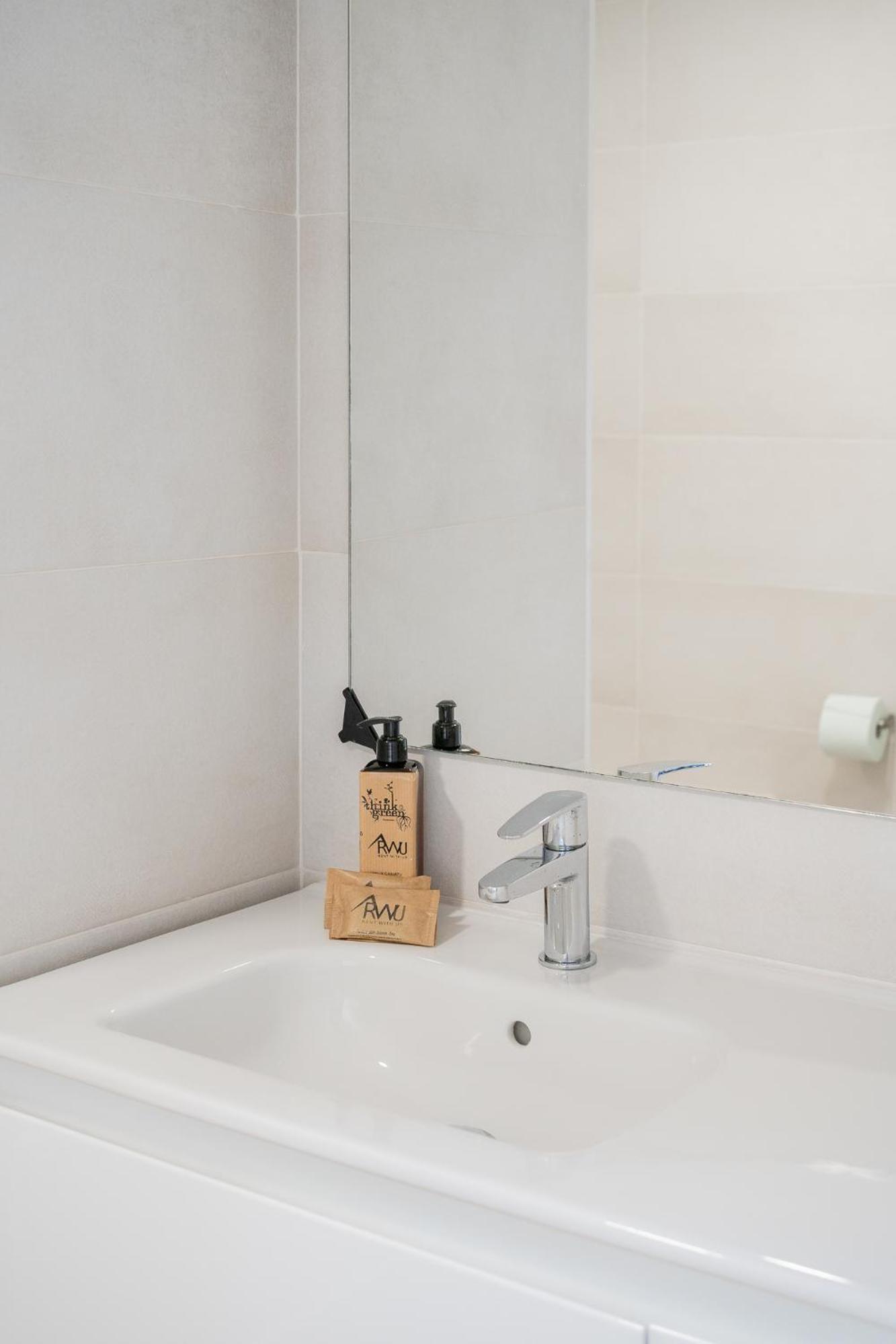 Ocean's Whisper: Les Palmeres Seaview Sanctuary Apartment Valencia