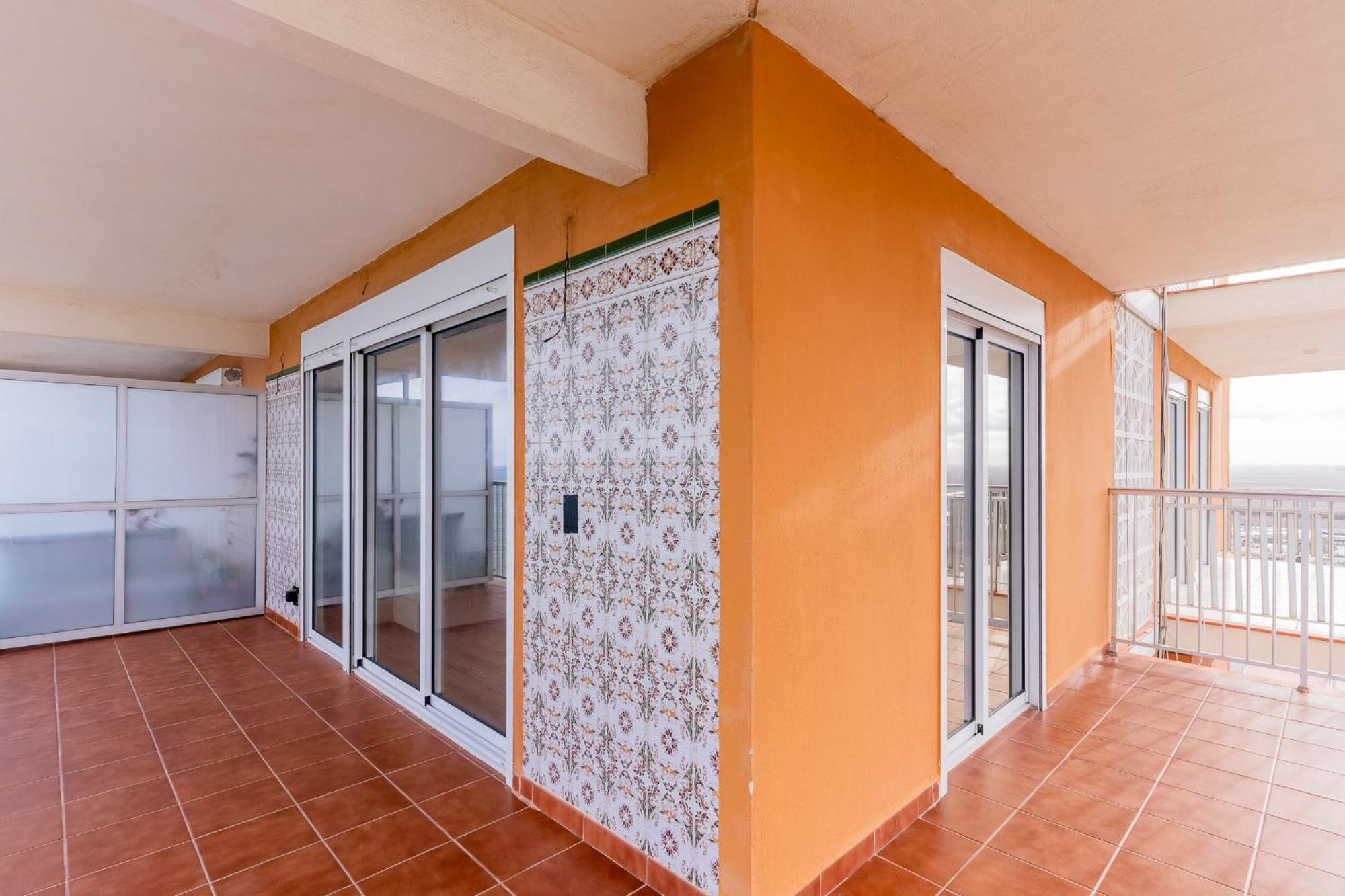 Apartment Ocean's Whisper: Les Palmeres Seaview Sanctuary