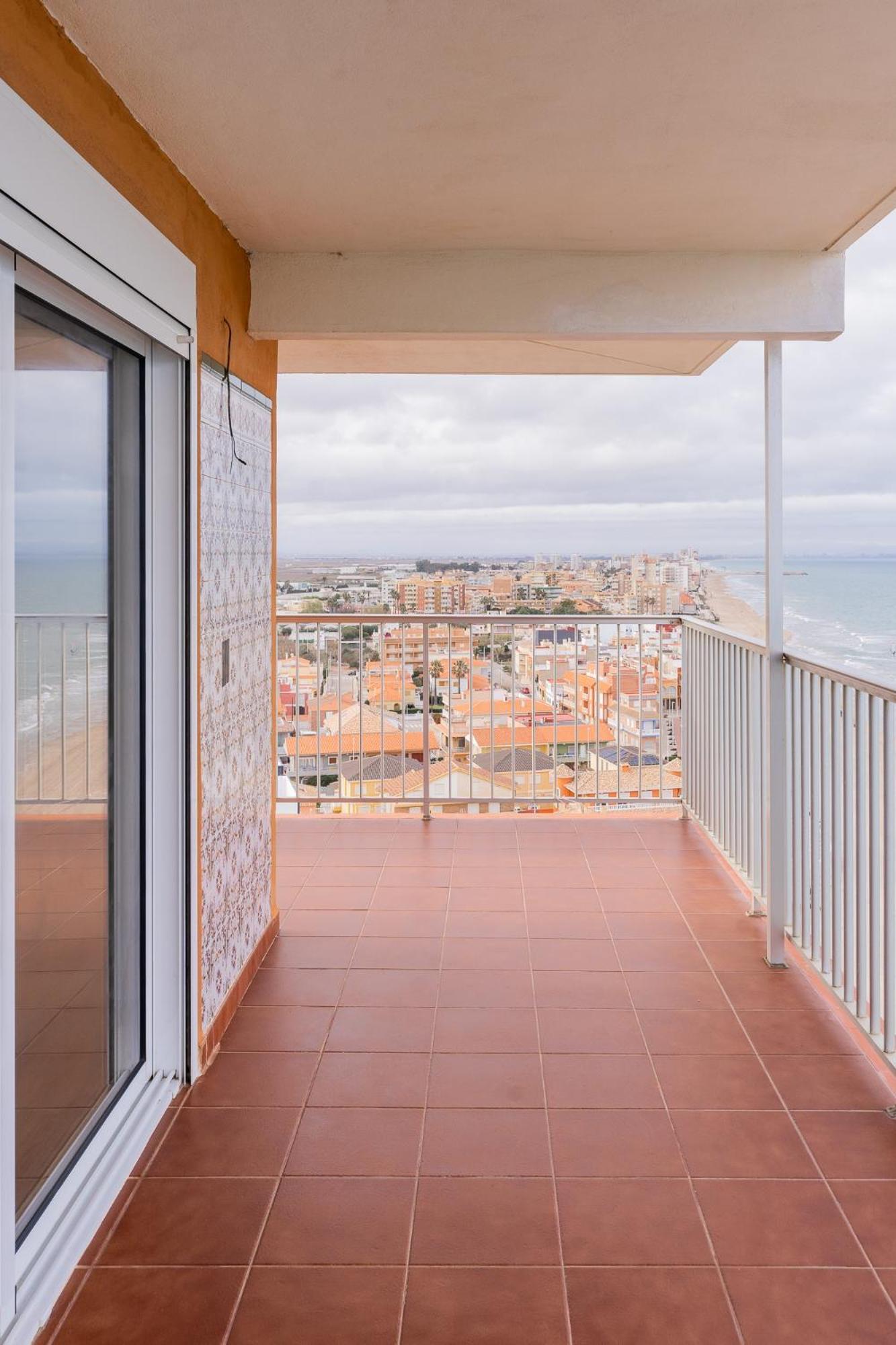 Apartment Ocean's Whisper: Les Palmeres Seaview Sanctuary *