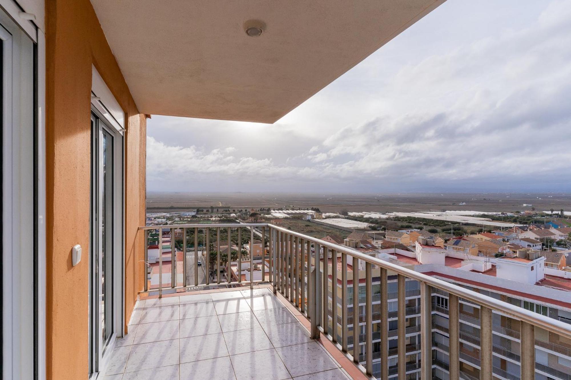 Ocean's Whisper: Les Palmeres Seaview Sanctuary Apartment Valencia