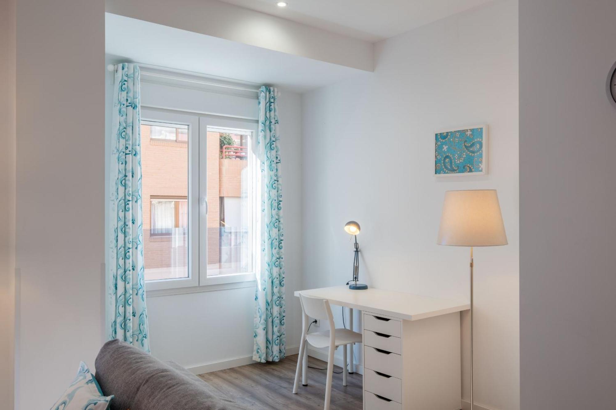 Spacious & Clean In Quiet Area Apartment *
