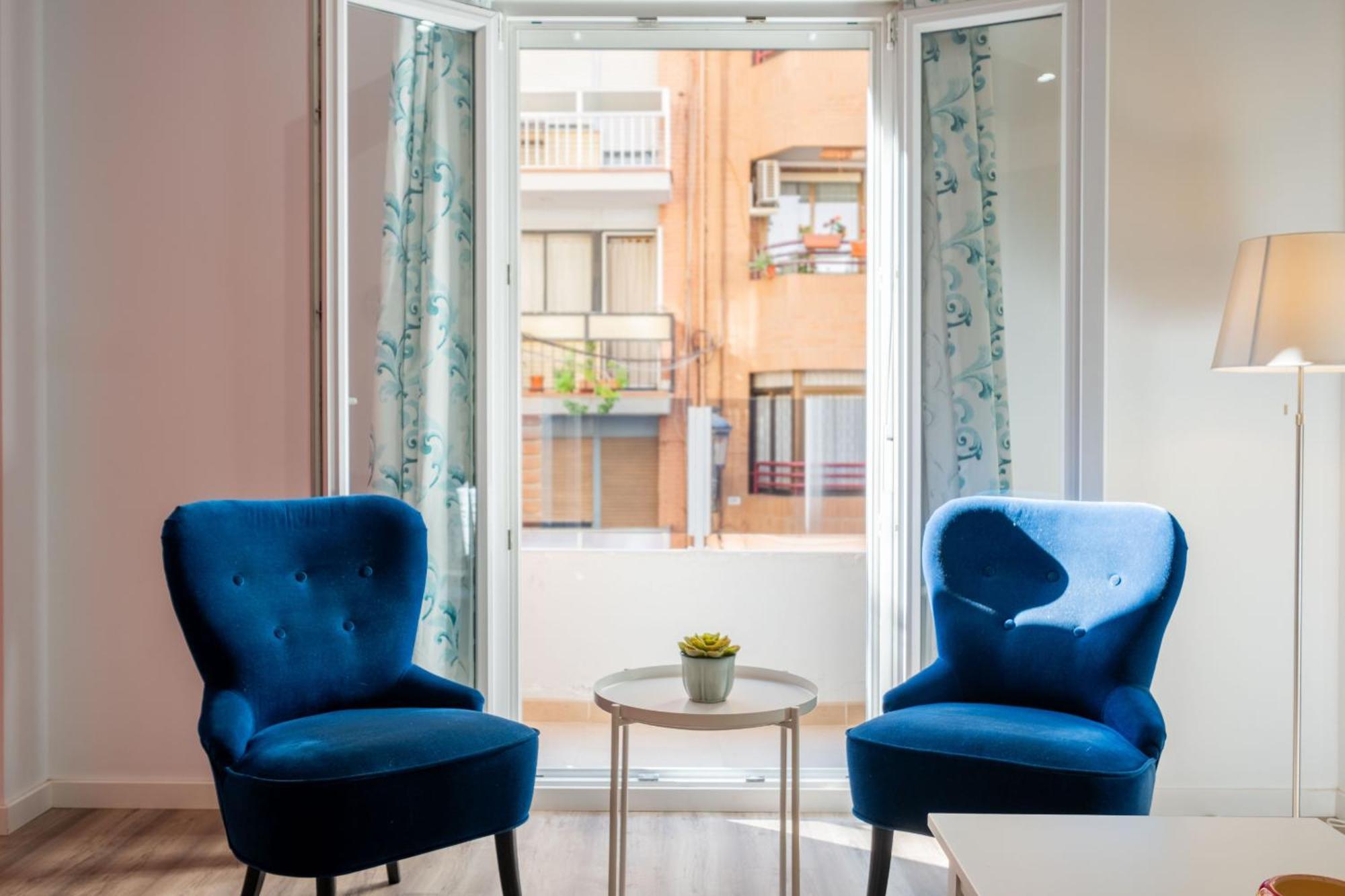 Apartment Spacious & Clean In Quiet Area *