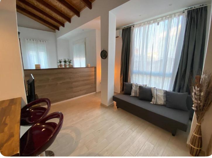 Rent Aparts Milagrosa 1