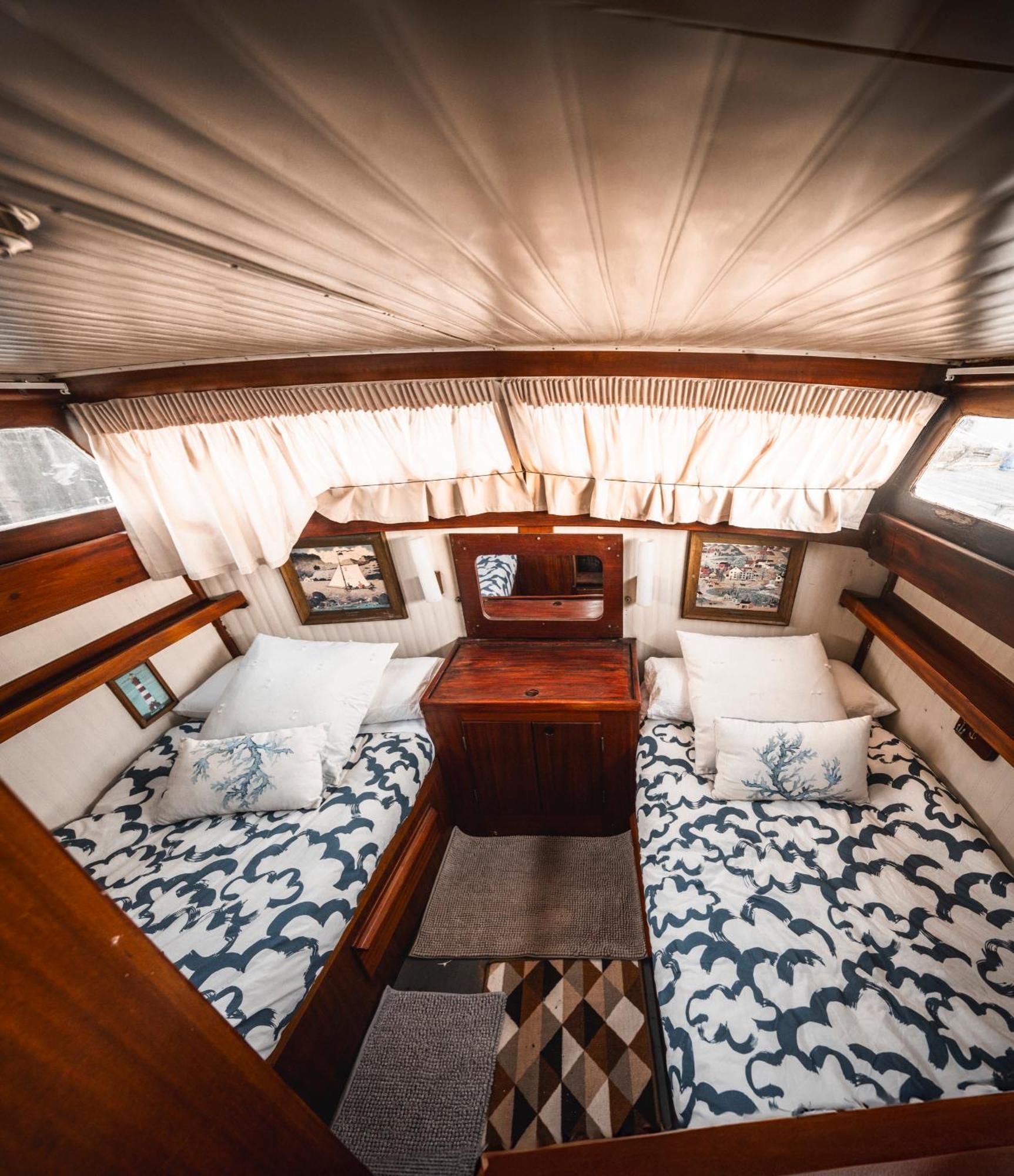Alojamiento En Barco Oasis Botel