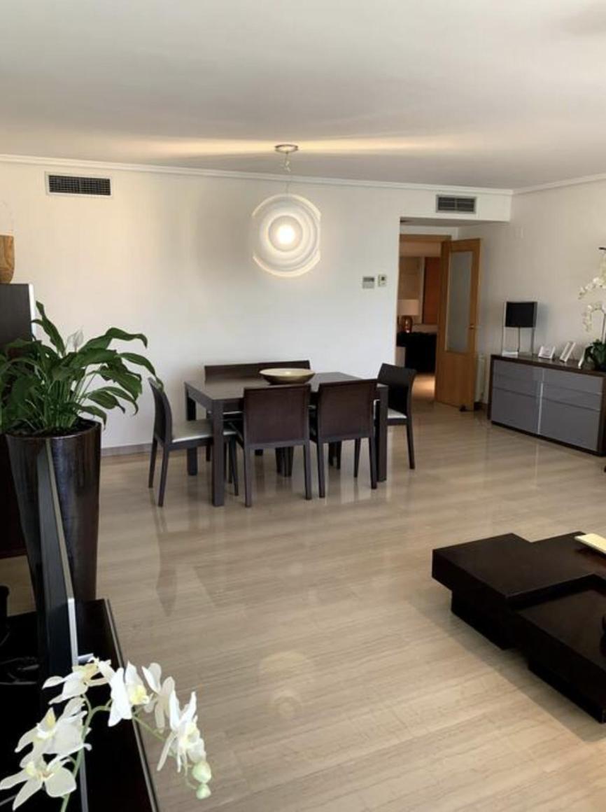 Art And Sciences View Luxury Apartment *