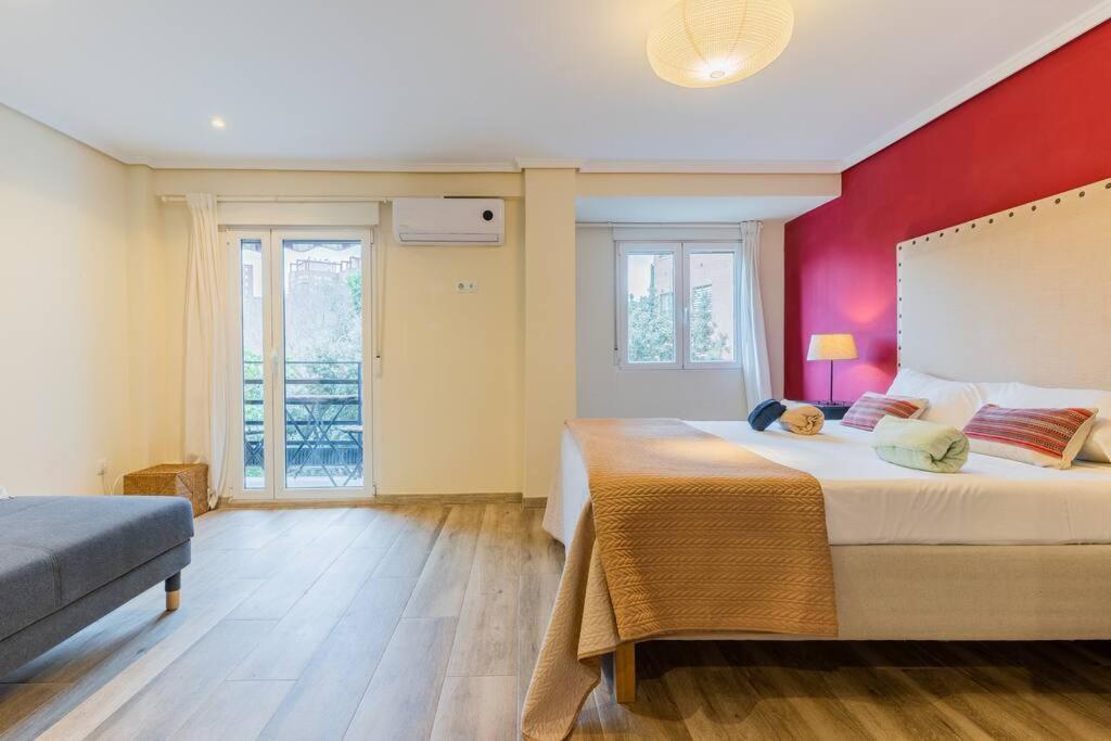 Ciudad Artes Gem: Stylish Near Ruzafa & Apartment *