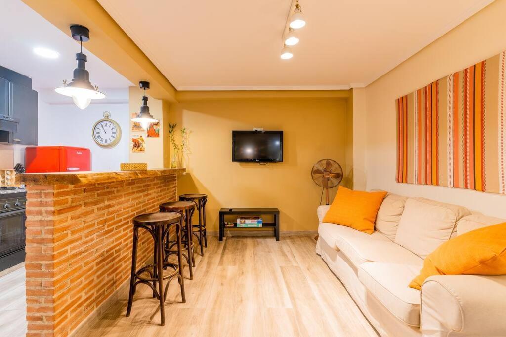 Ciudad Artes Gem: Stylish Near Ruzafa & Apartment *