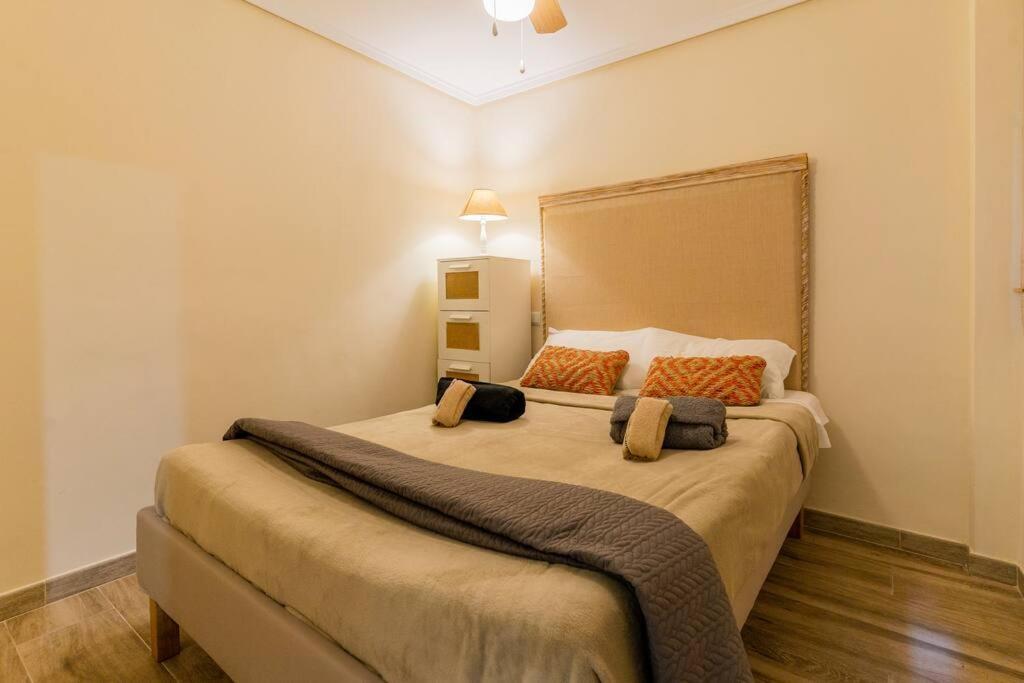 Ciudad Artes Gem: Stylish Near Ruzafa & Apartment