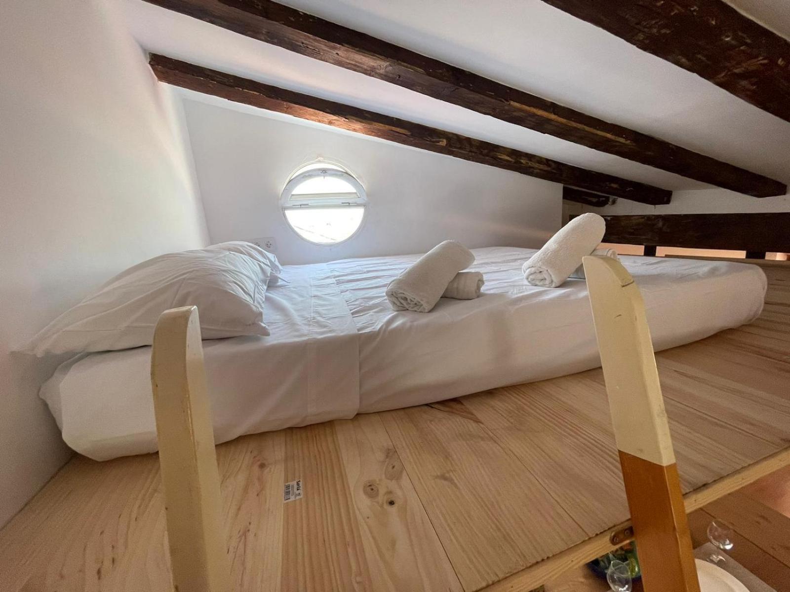 Atico Con Terraza Cerca De La Plaza De La Virgen Apartment Valencia