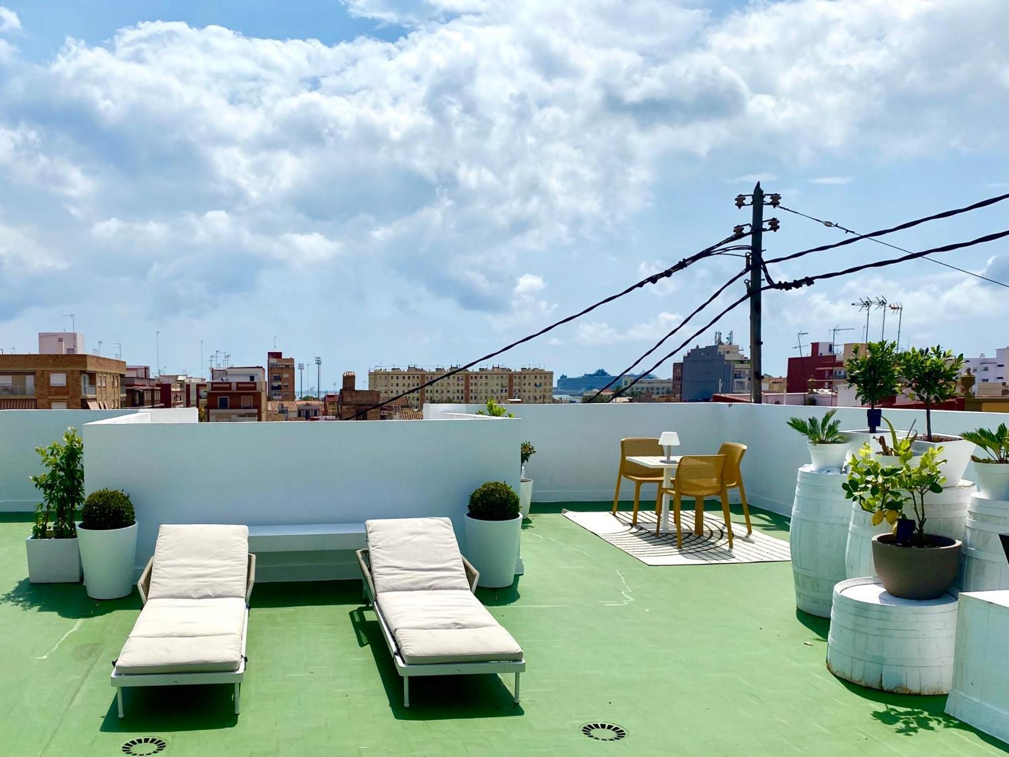 Gasthof En Playa Malvarrosa Con Bano Privado -no Ac- *