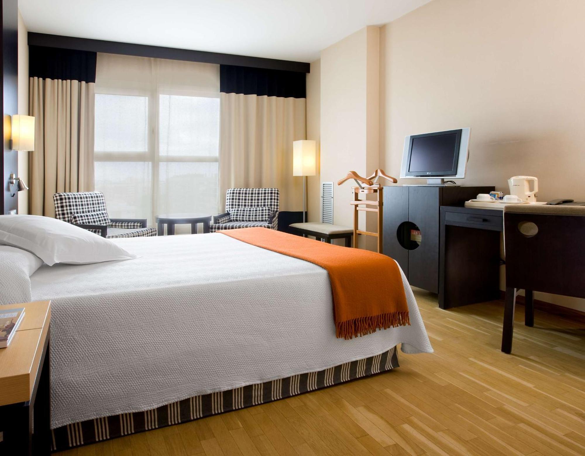 Hotel Nh Center