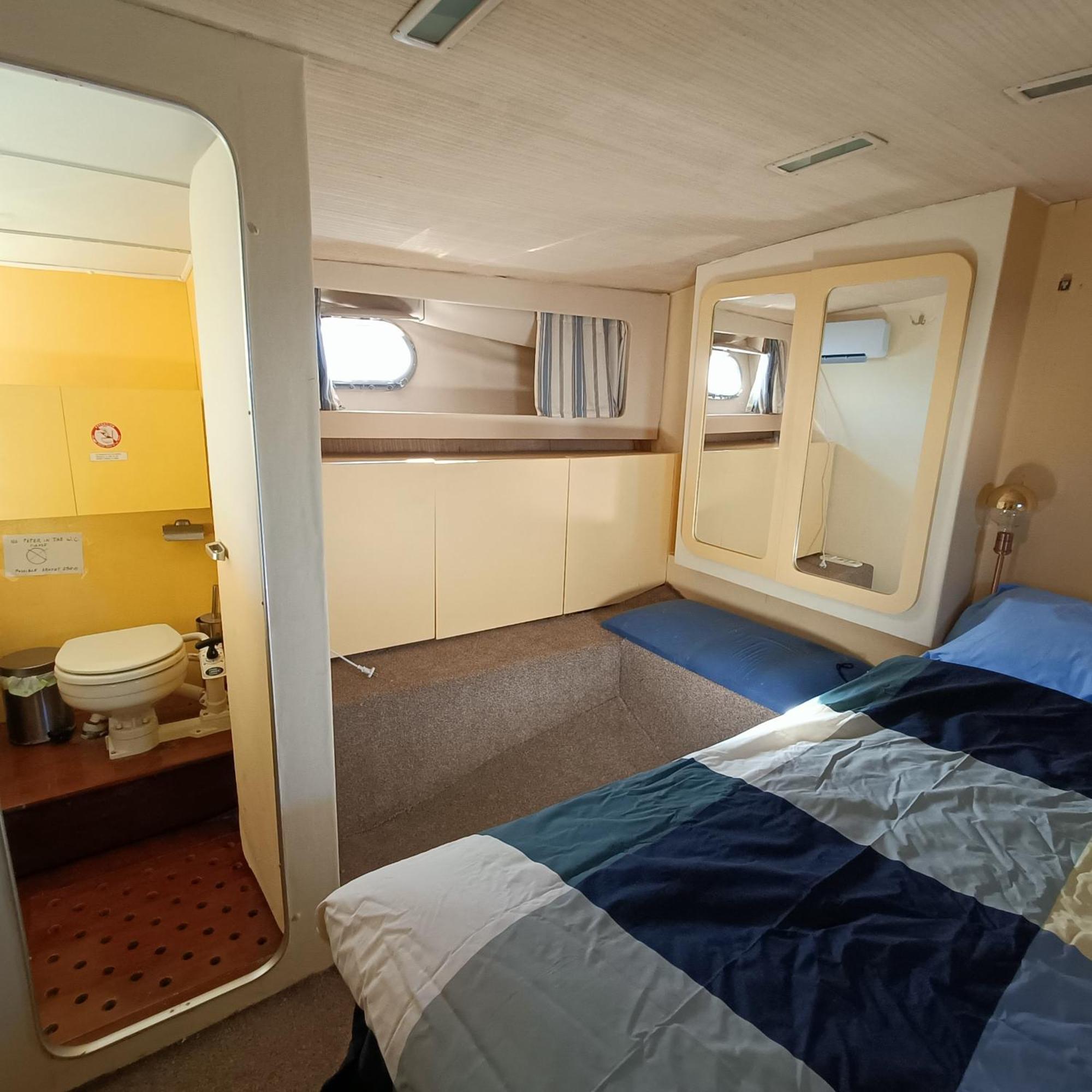 Botel Noche Insolita En Yate De 16m A 2 Minutos De La Playa Valencia