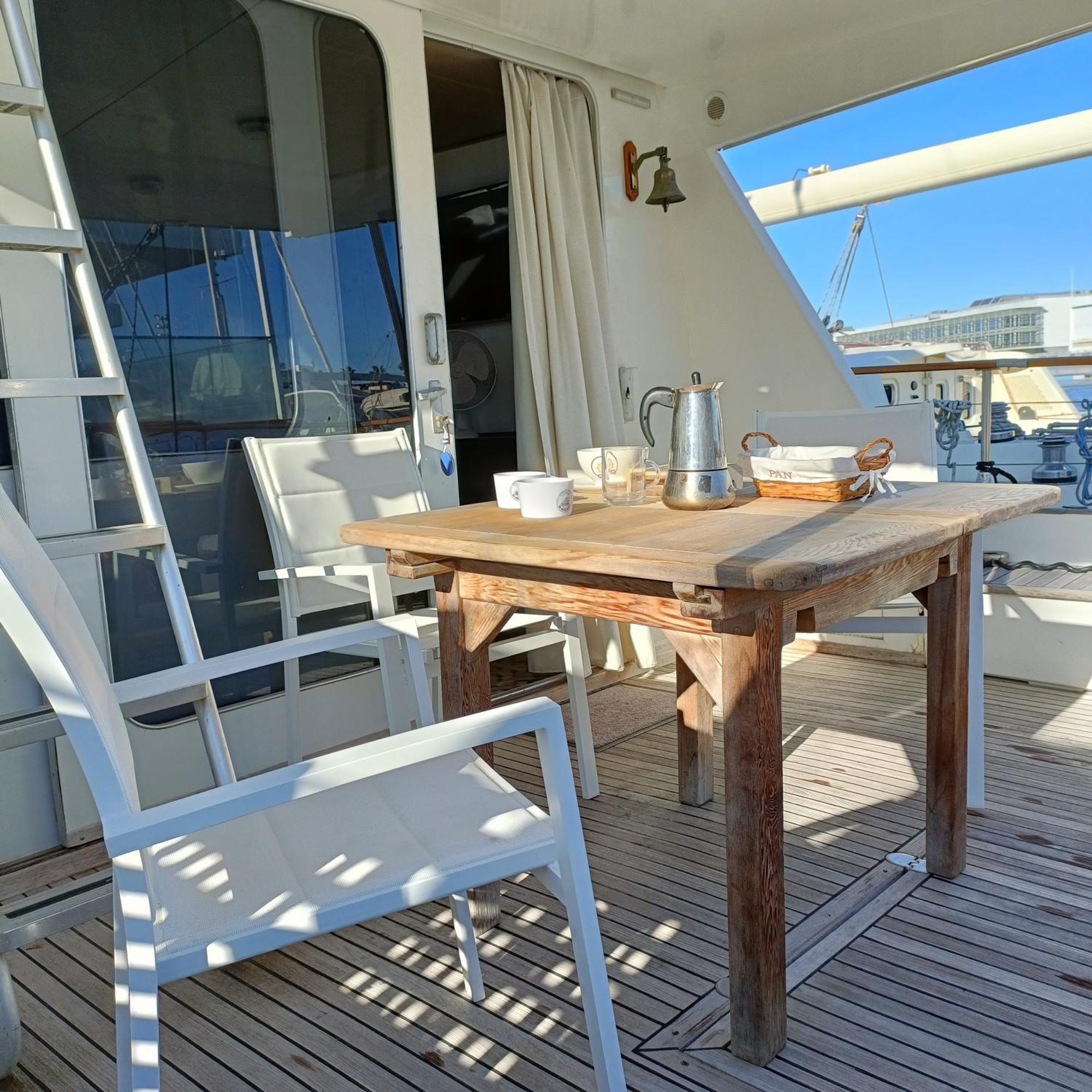 Noche Insolita En Yate De 16m A 2 Minutos De La Playa Botel Valencia
