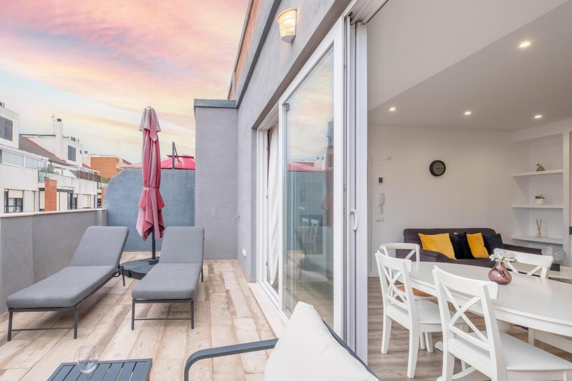 Modern Penthouse With Private Terrace *