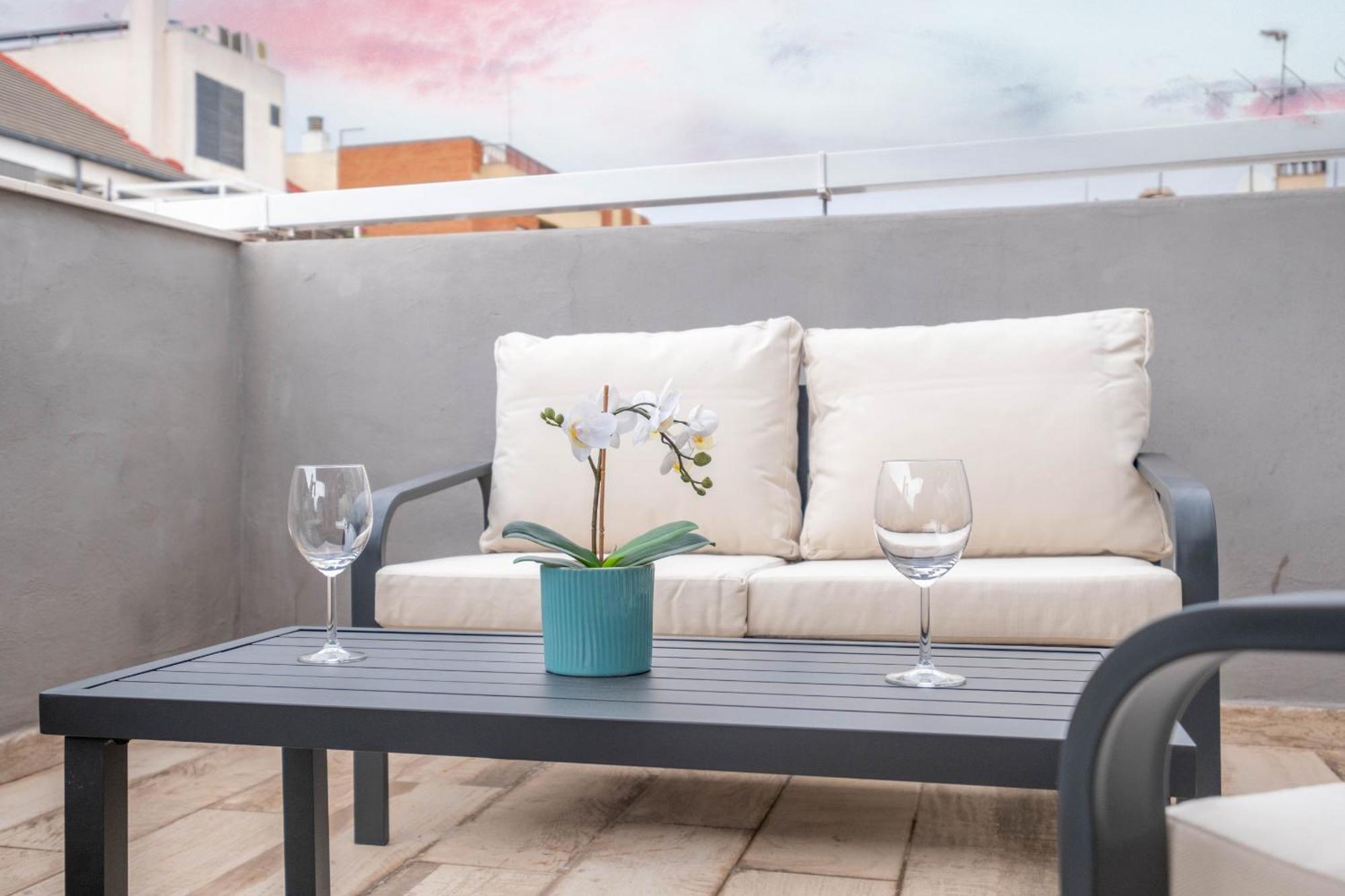 Spacious Penthouse With Private Terrace *