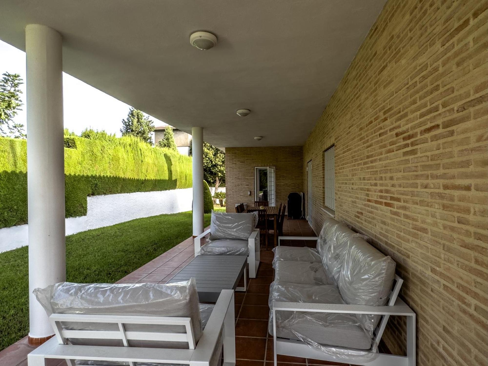 Con Piscina, Jardin Y Aire Acondicionado En La Eliana-l'eliana Pousada *