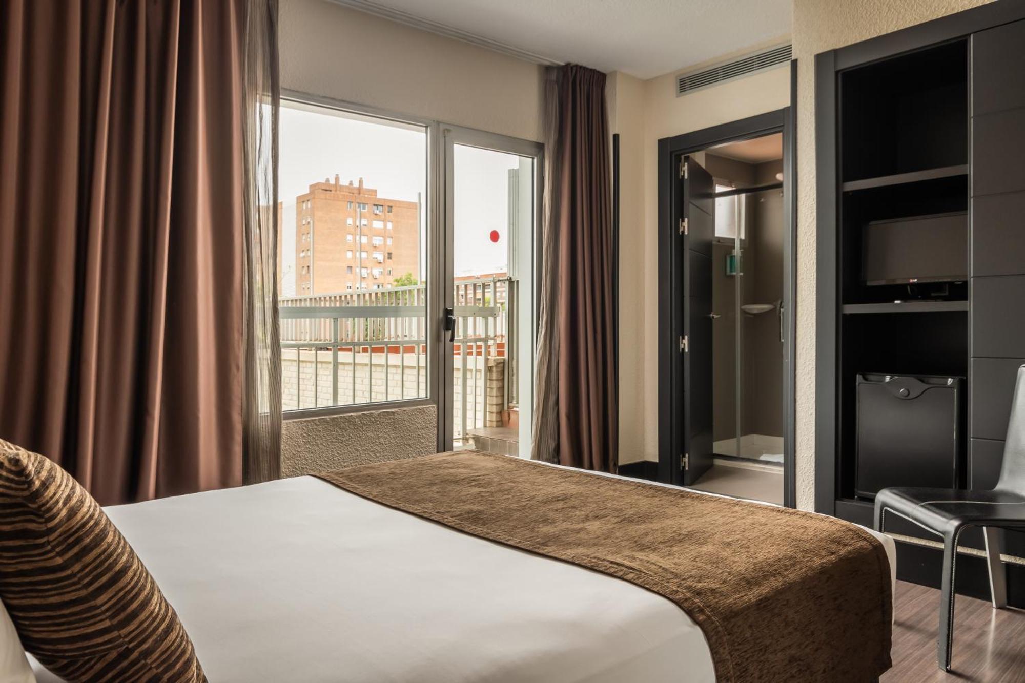 Medium Hotel