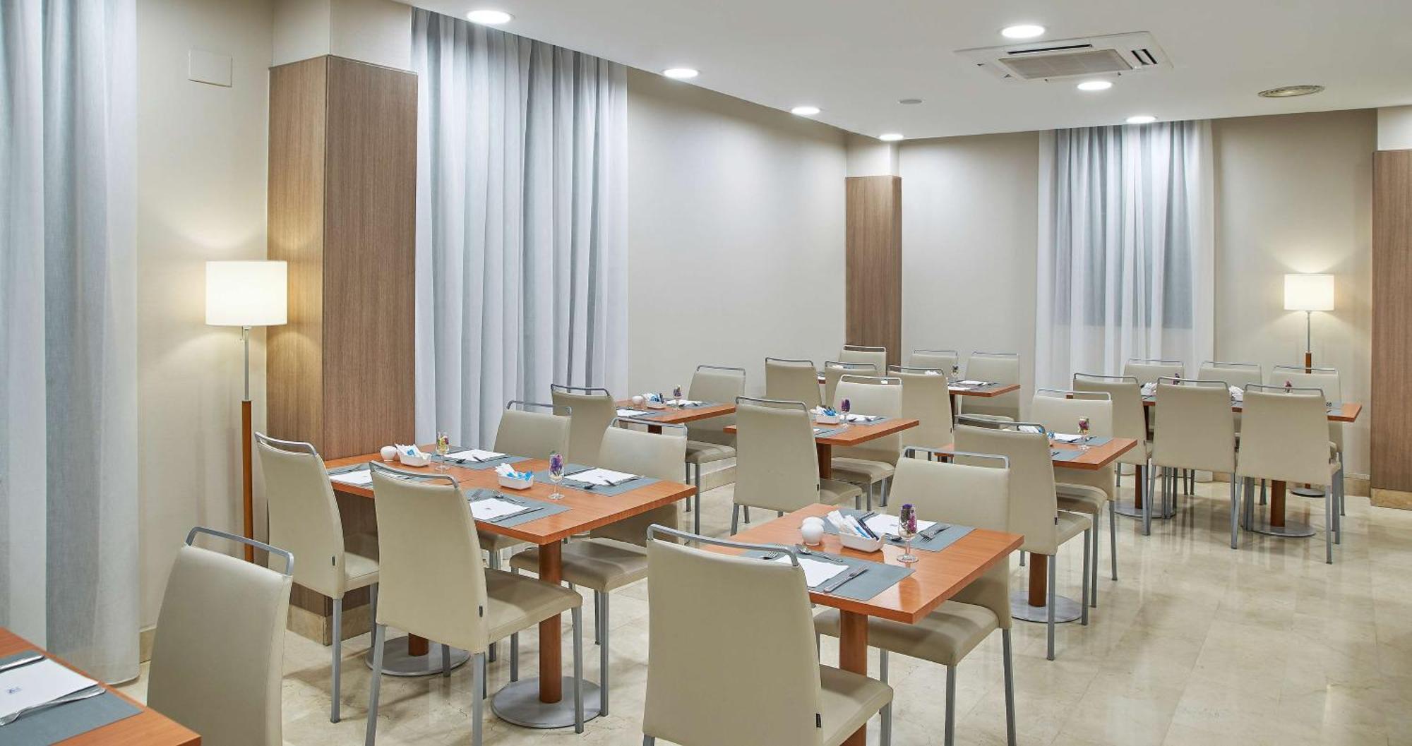 Nh Ciencias Hotel 3*