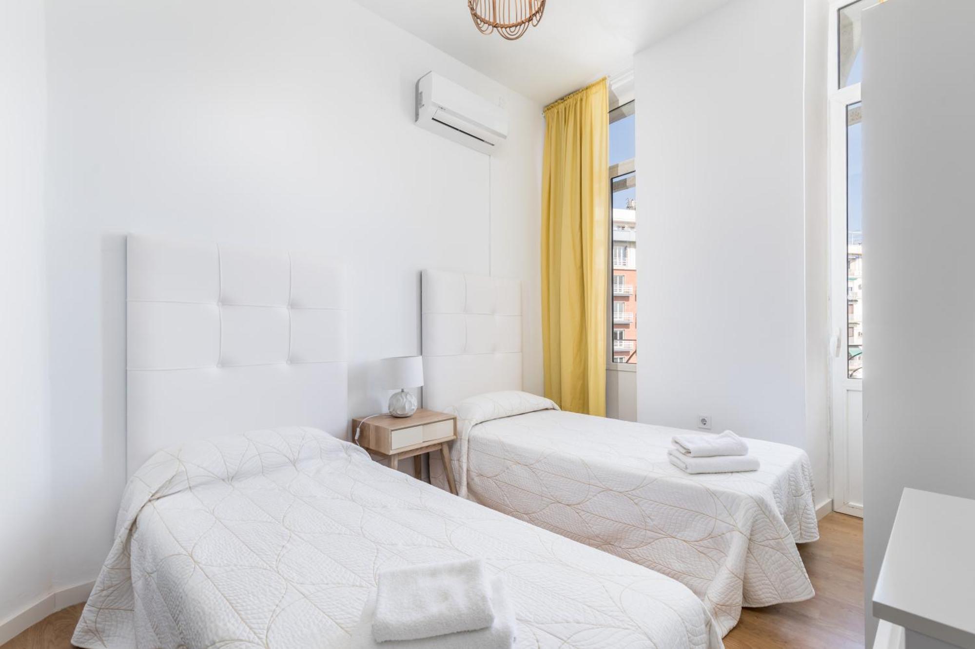 Travel Habitat Port Valencia. Apartamento Valencia