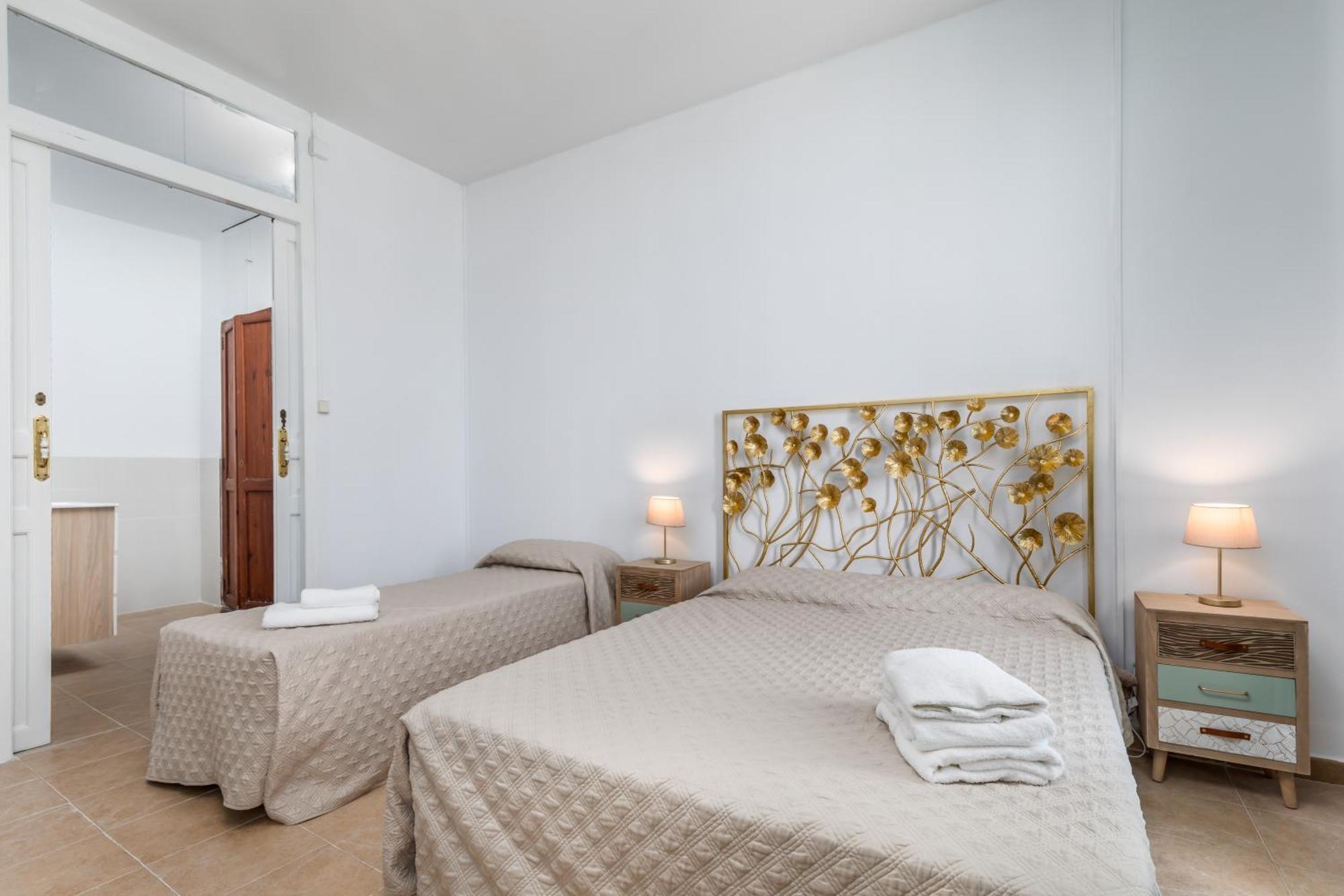 Travel Habitat Port Valencia. Apartamento Valencia