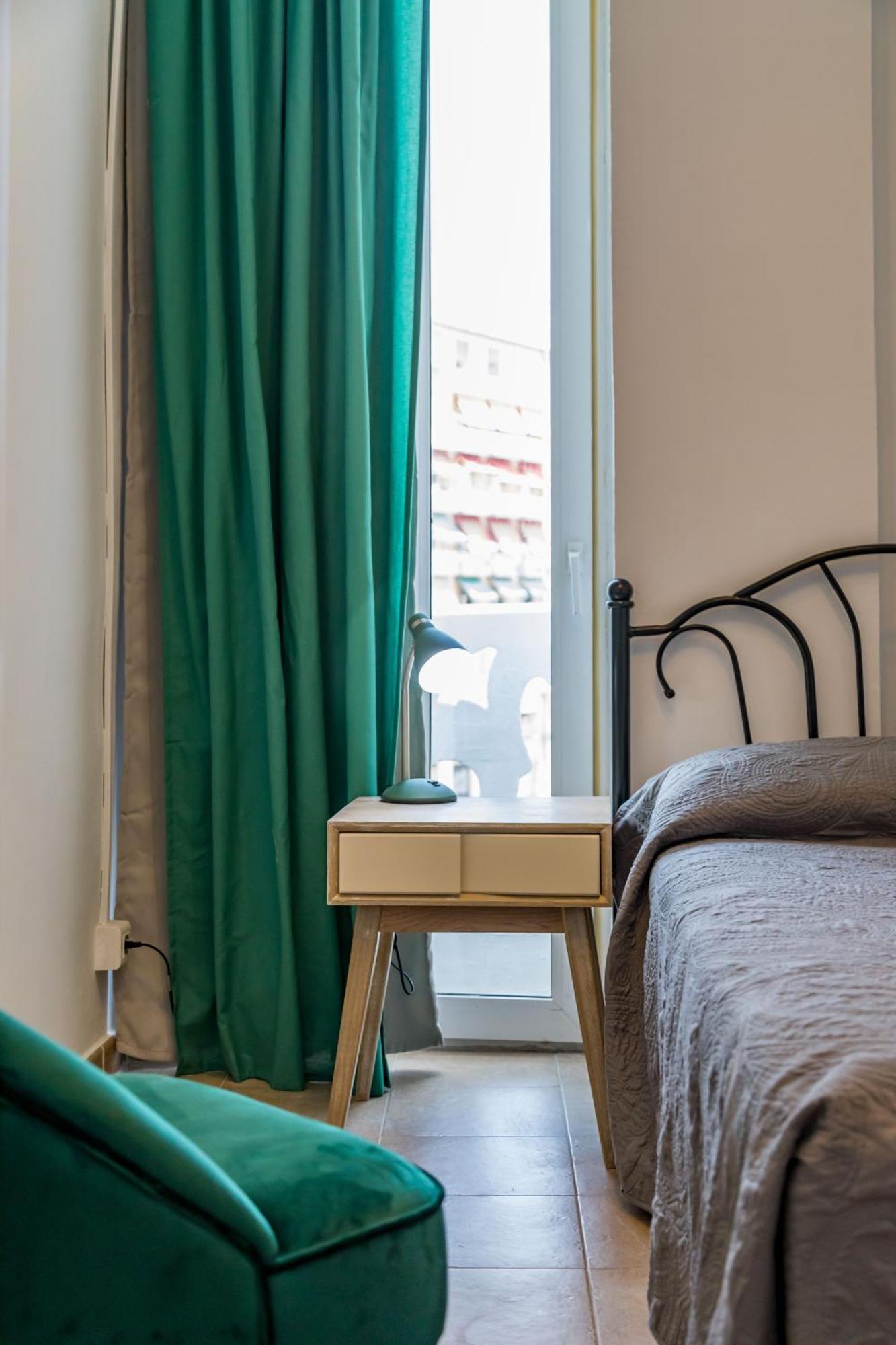 Travel Habitat Port Valencia. Apartamento *