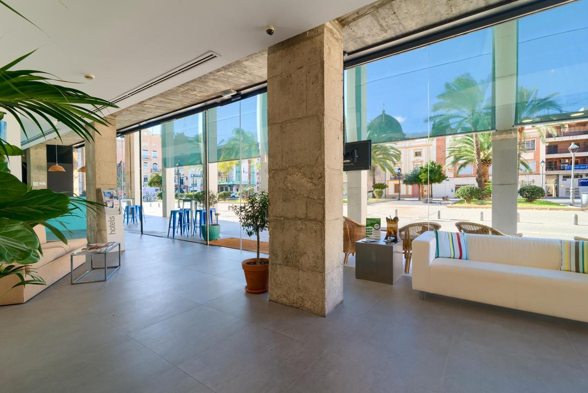 Hotel Sea Port 4*