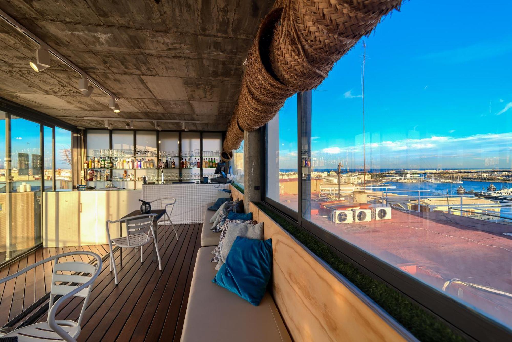 Sea Port 4*