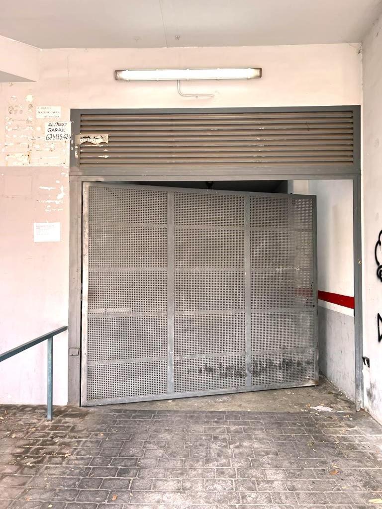 Esmeralda With Free Private Underground Parking Apartment *