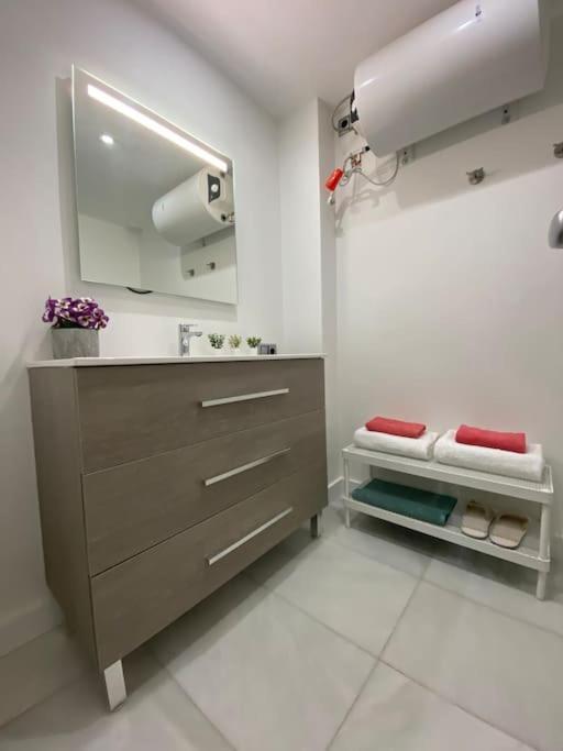 Executive Style Near Downtwon Apartment *