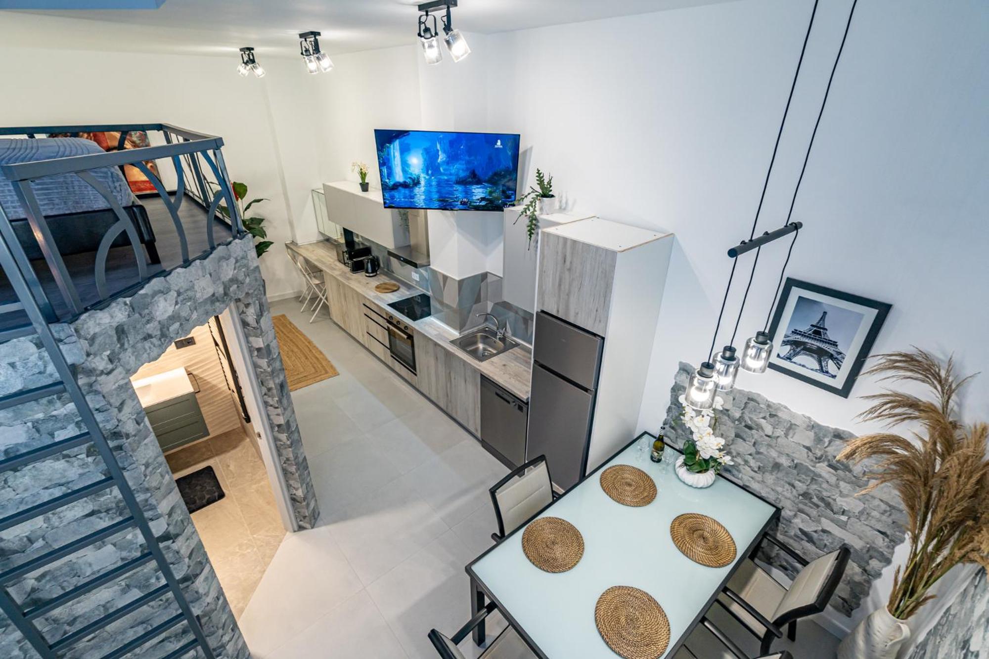 Exquisite With An Original Design Appartement