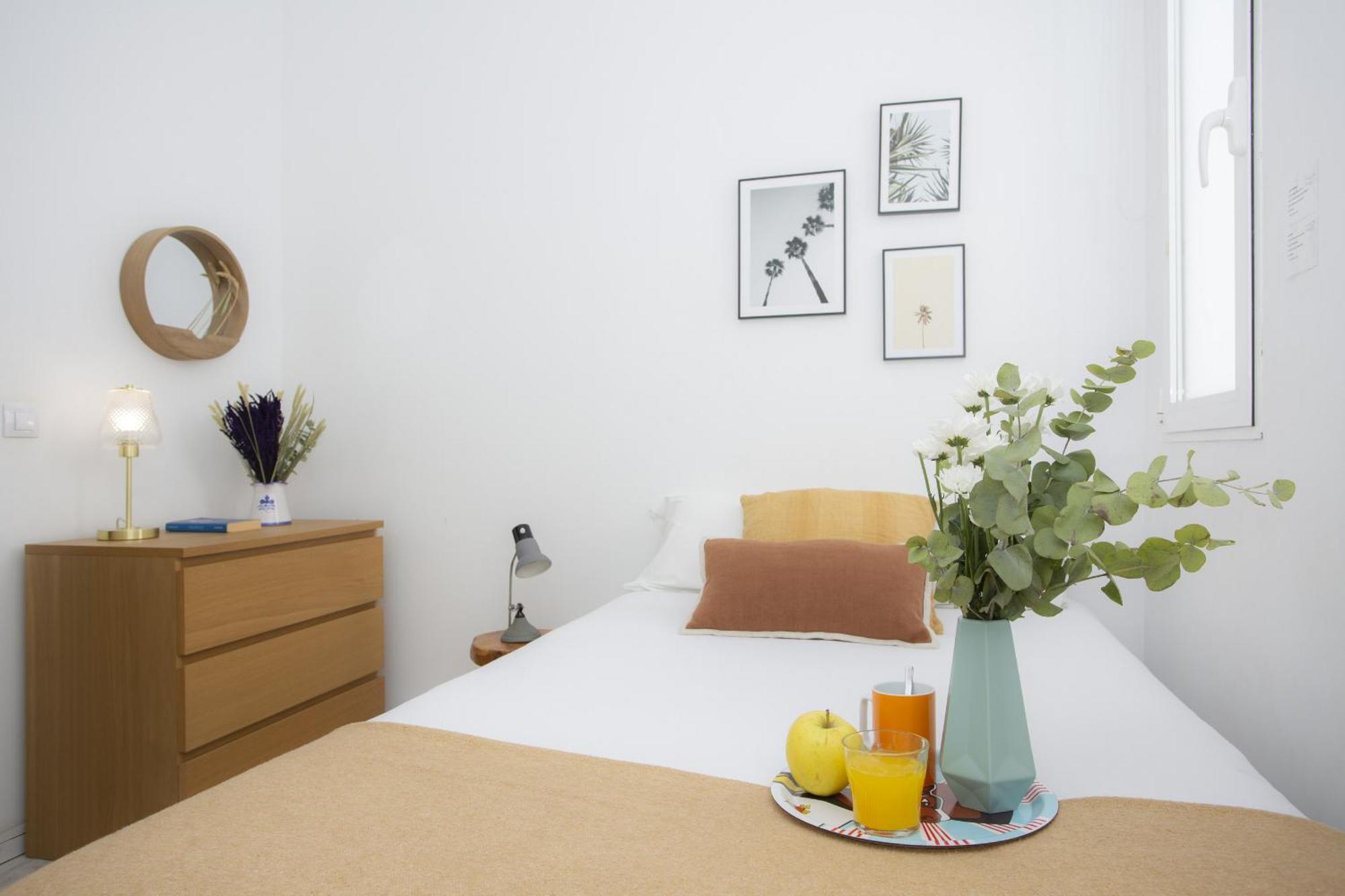 Singularstays Roger De Flor *