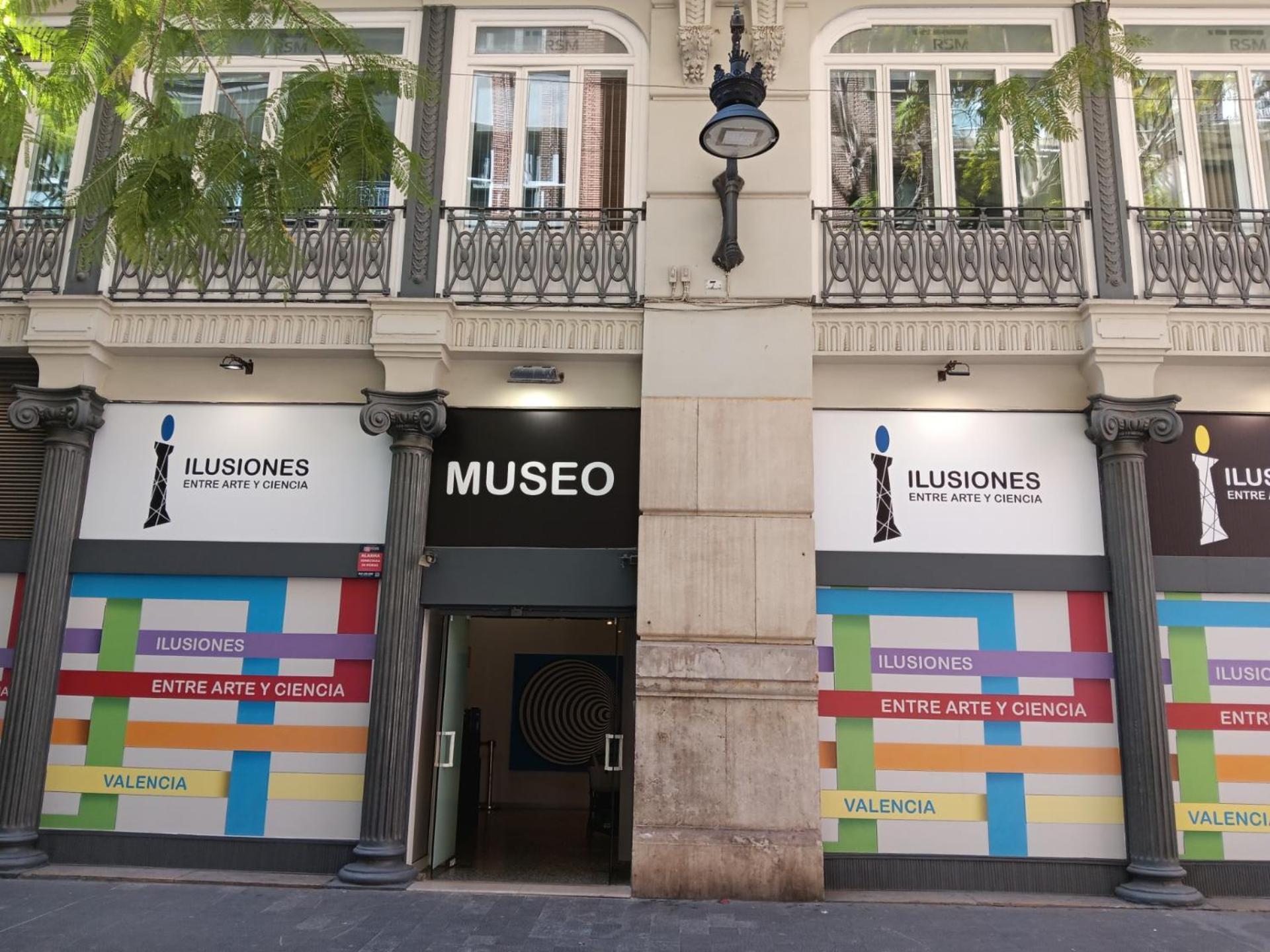 Near Plaza Ayuntamiento In The Historic Center Of Valencia