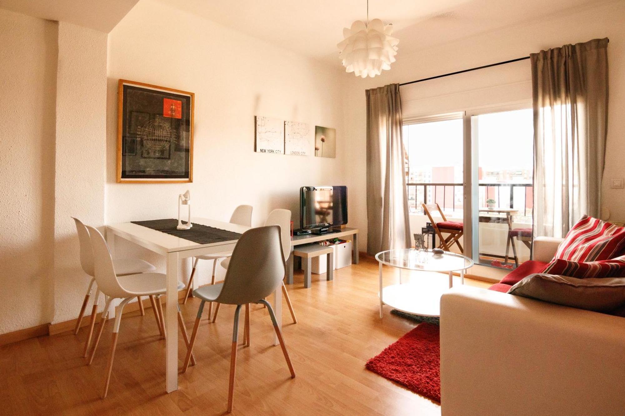 Apartment Luminoso. Comodo. Acogedor. Wifi. Junto A Ave
