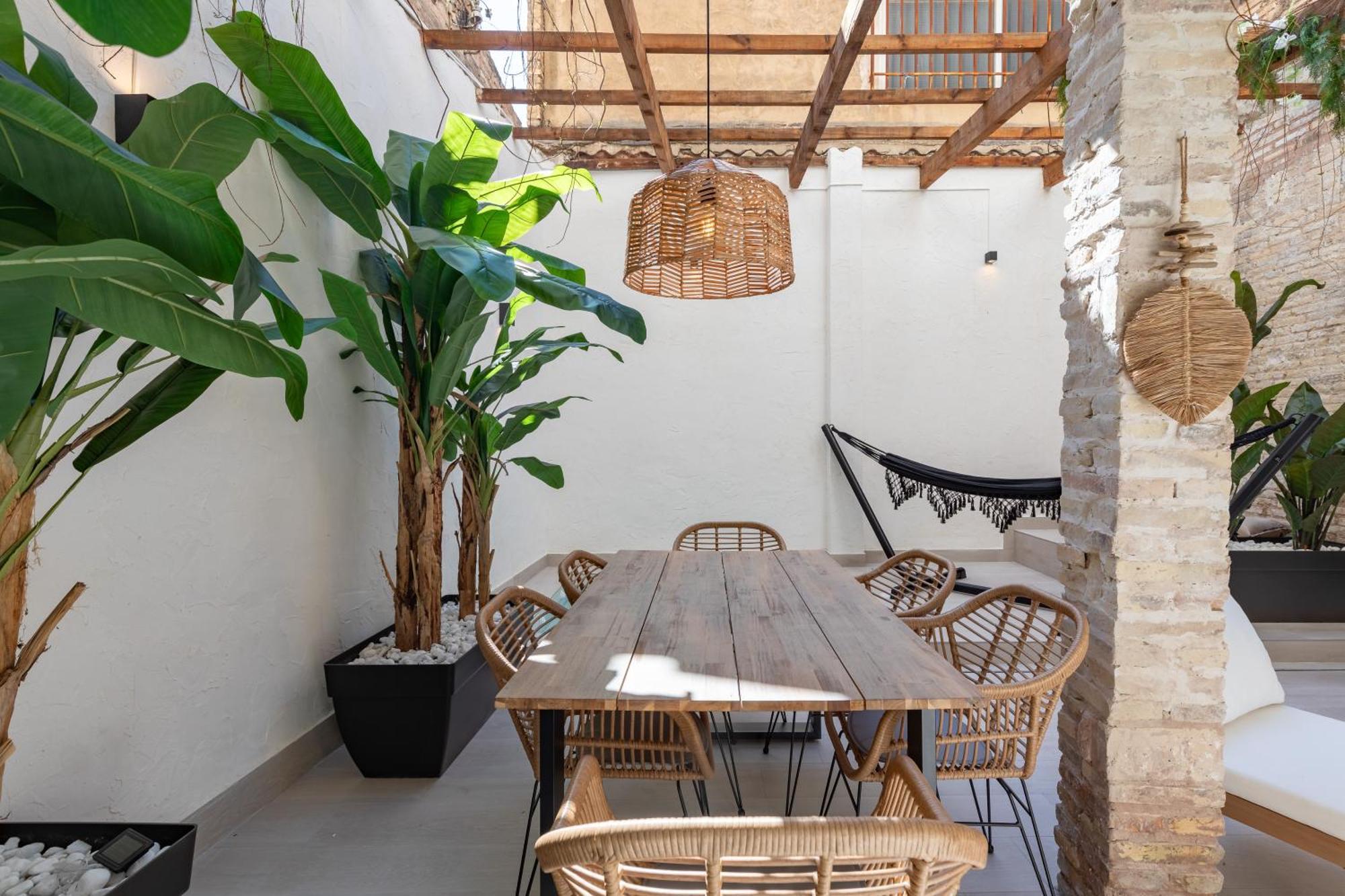 Con Piscina Y Terraza