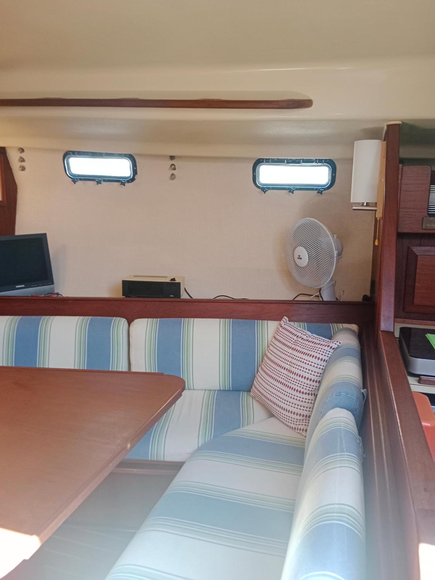 Botel Velero Whimsy *