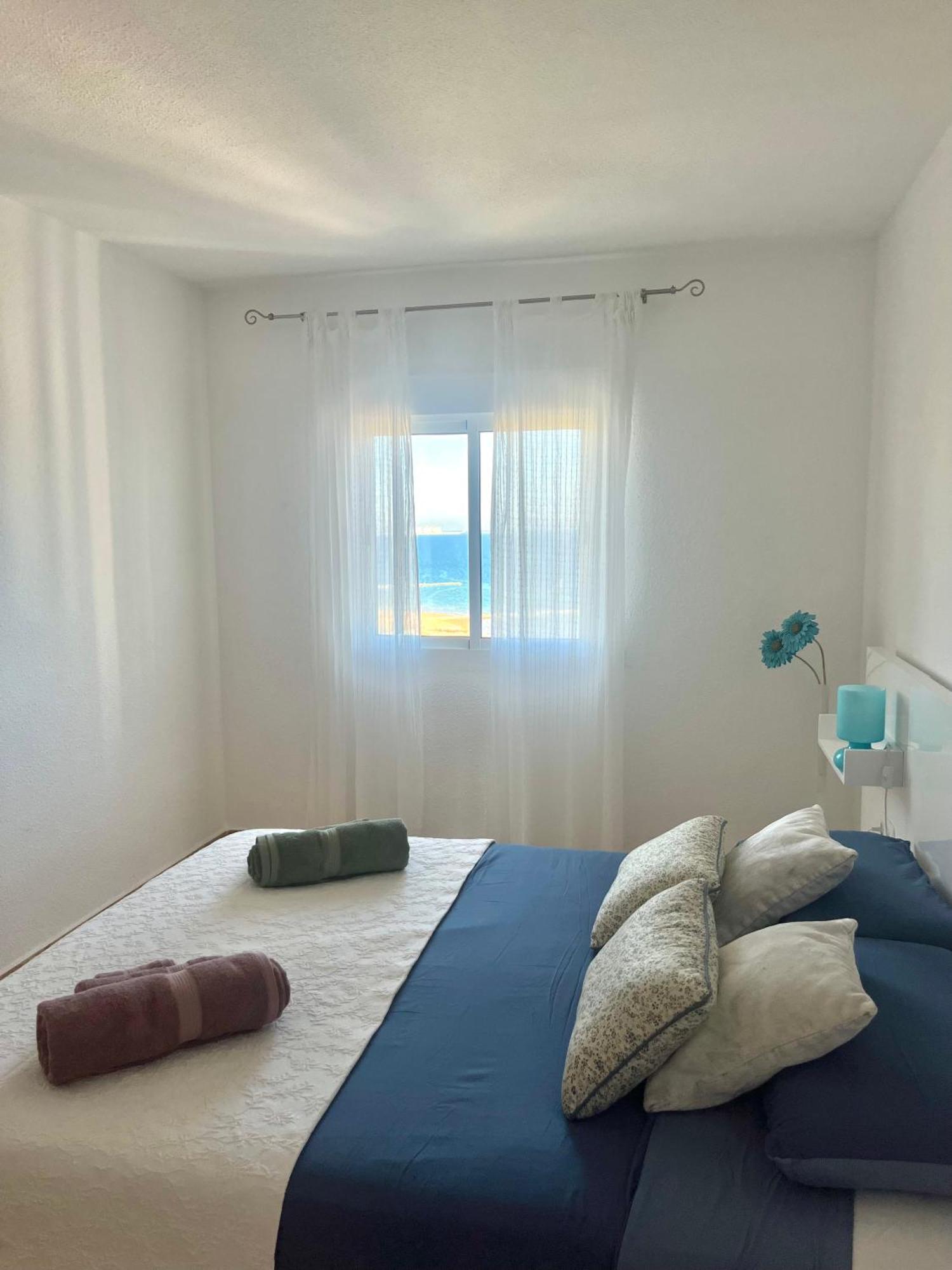 En Primera Linea De La Playa A 15 Minutos De La Ciudad De Apartamento *