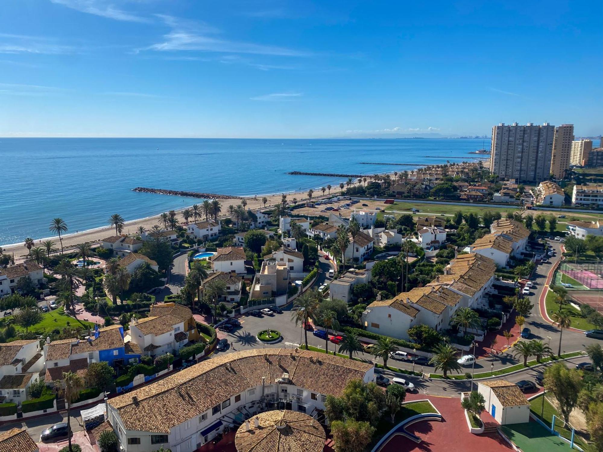 Apartamento En Primera Linea De La Playa A 15 Minutos De La Ciudad De *