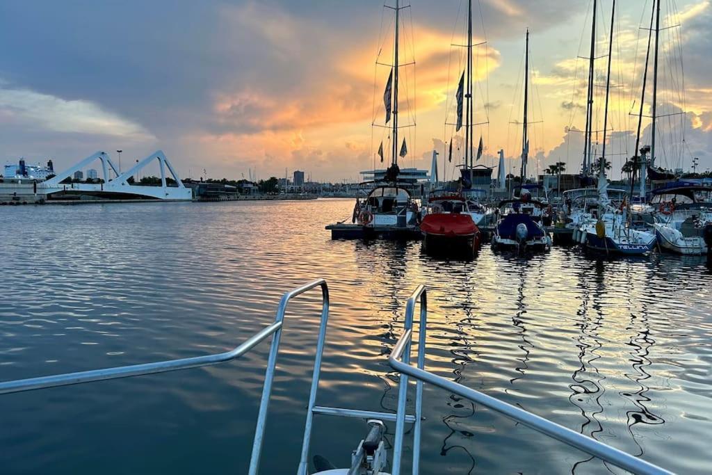 Botel Barco Playa Valencia