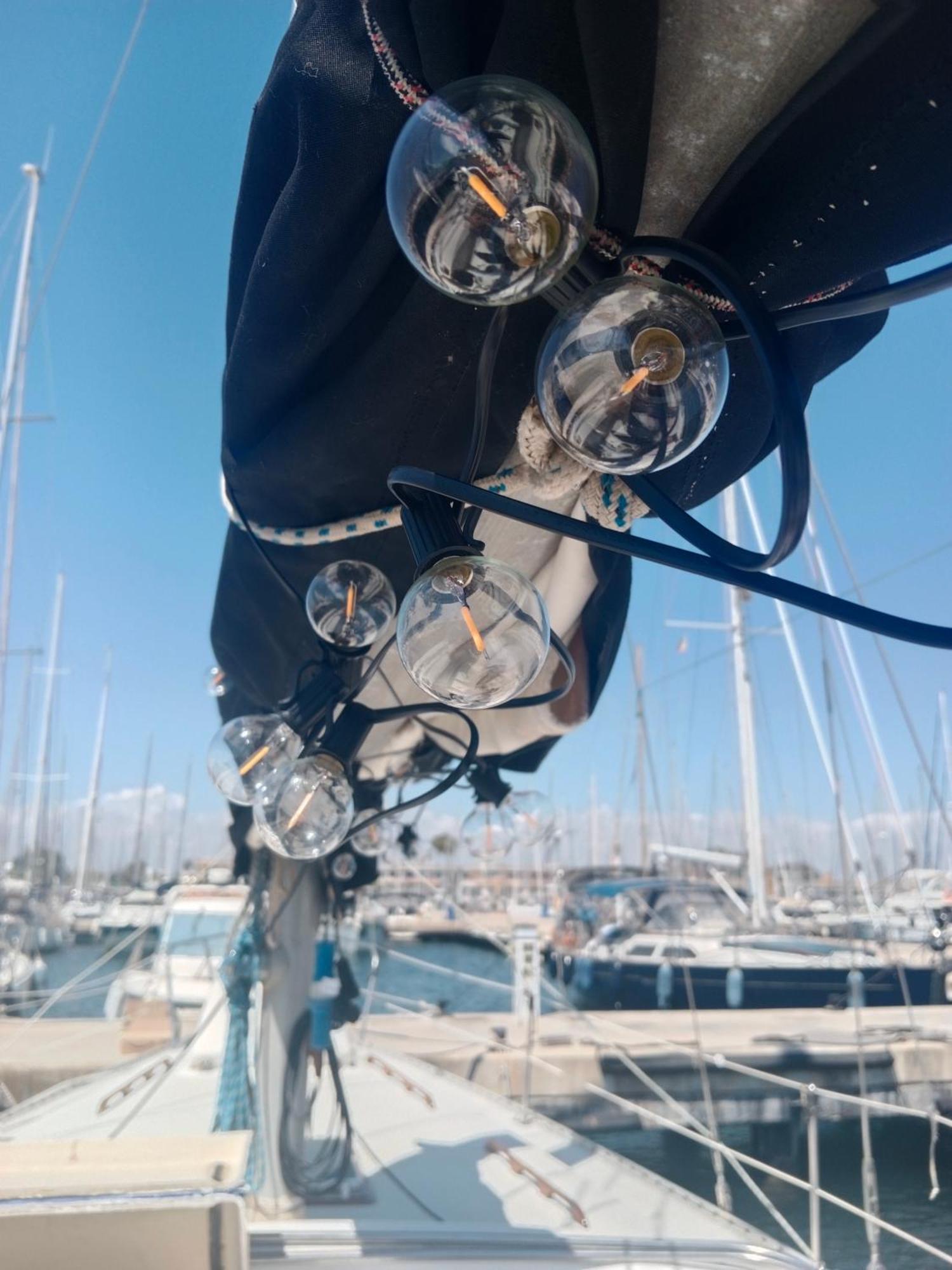 Botel Velero Whimsy Valencia