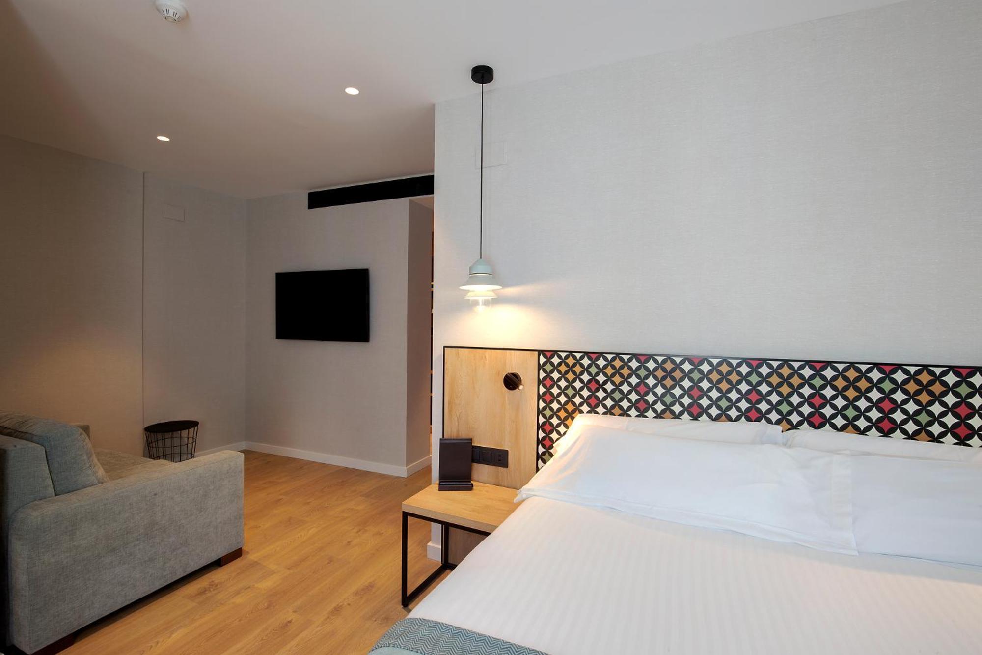 Catalonia Excelsior Hotel 4*