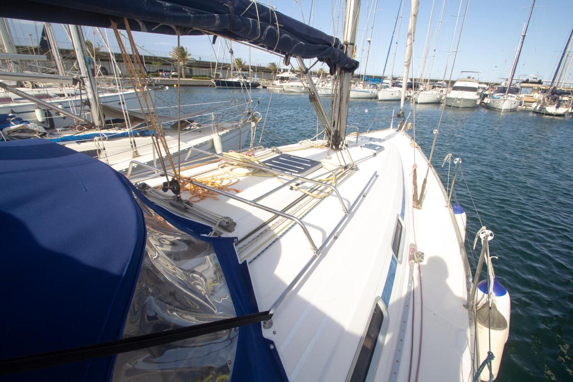Botel Autentico Velero En