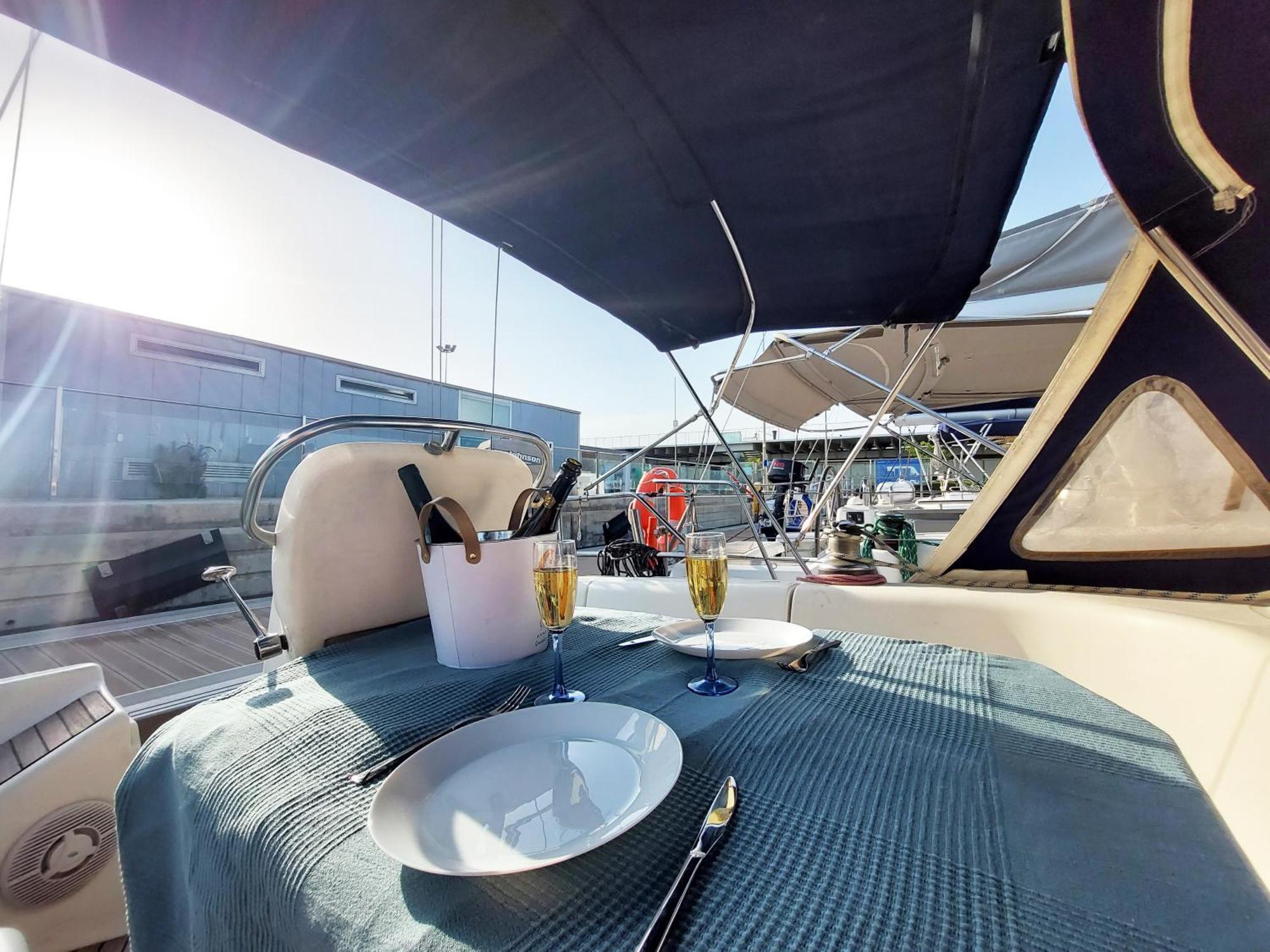 Botel Autentico Velero En Valencia