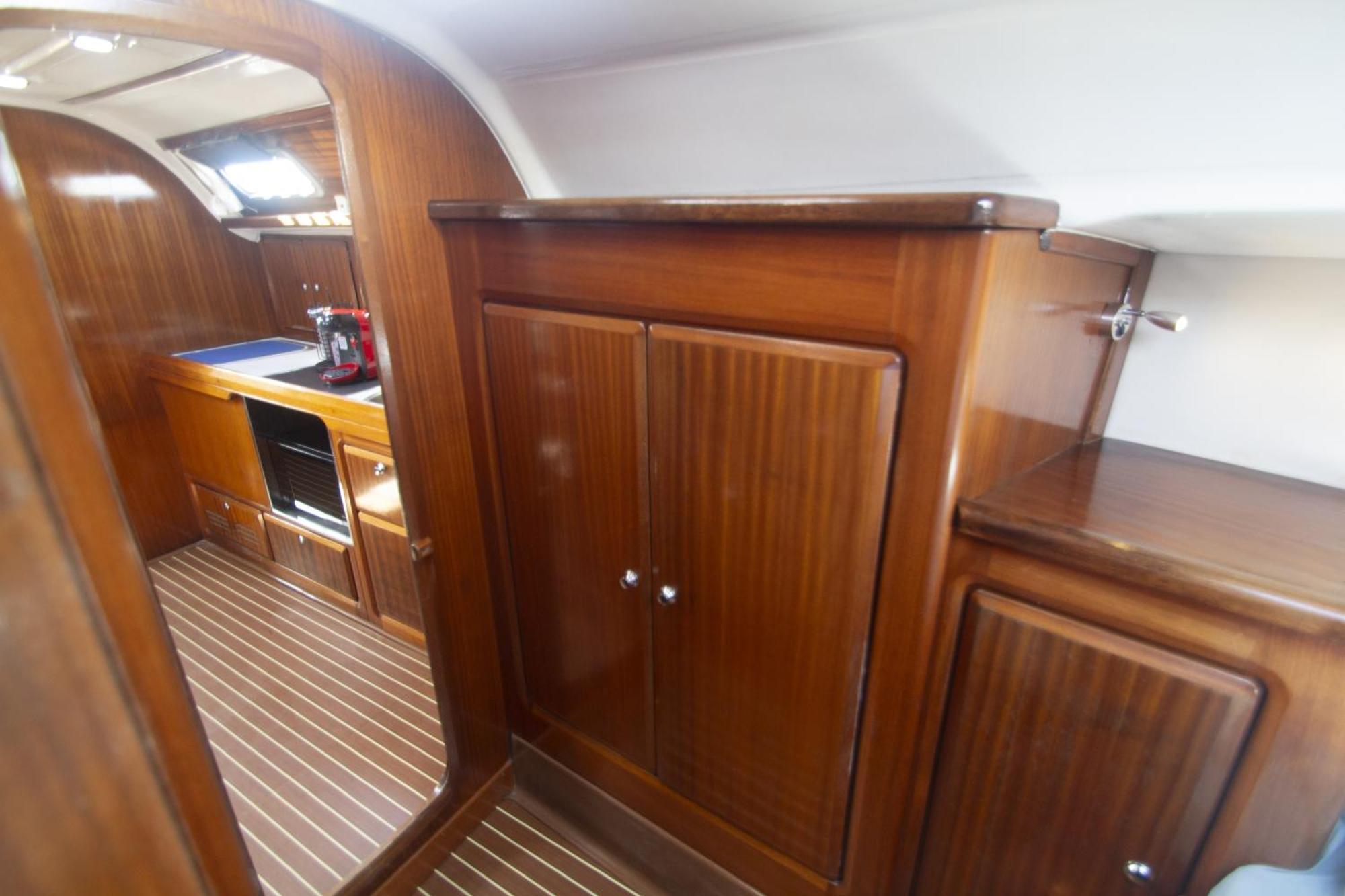 Botel Autentico Velero En *