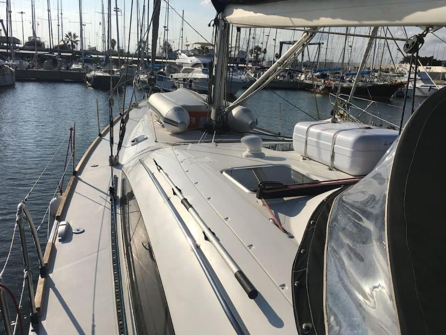 Botel Velero Lujo, 4 Camarotes, 3 Banos, Marina